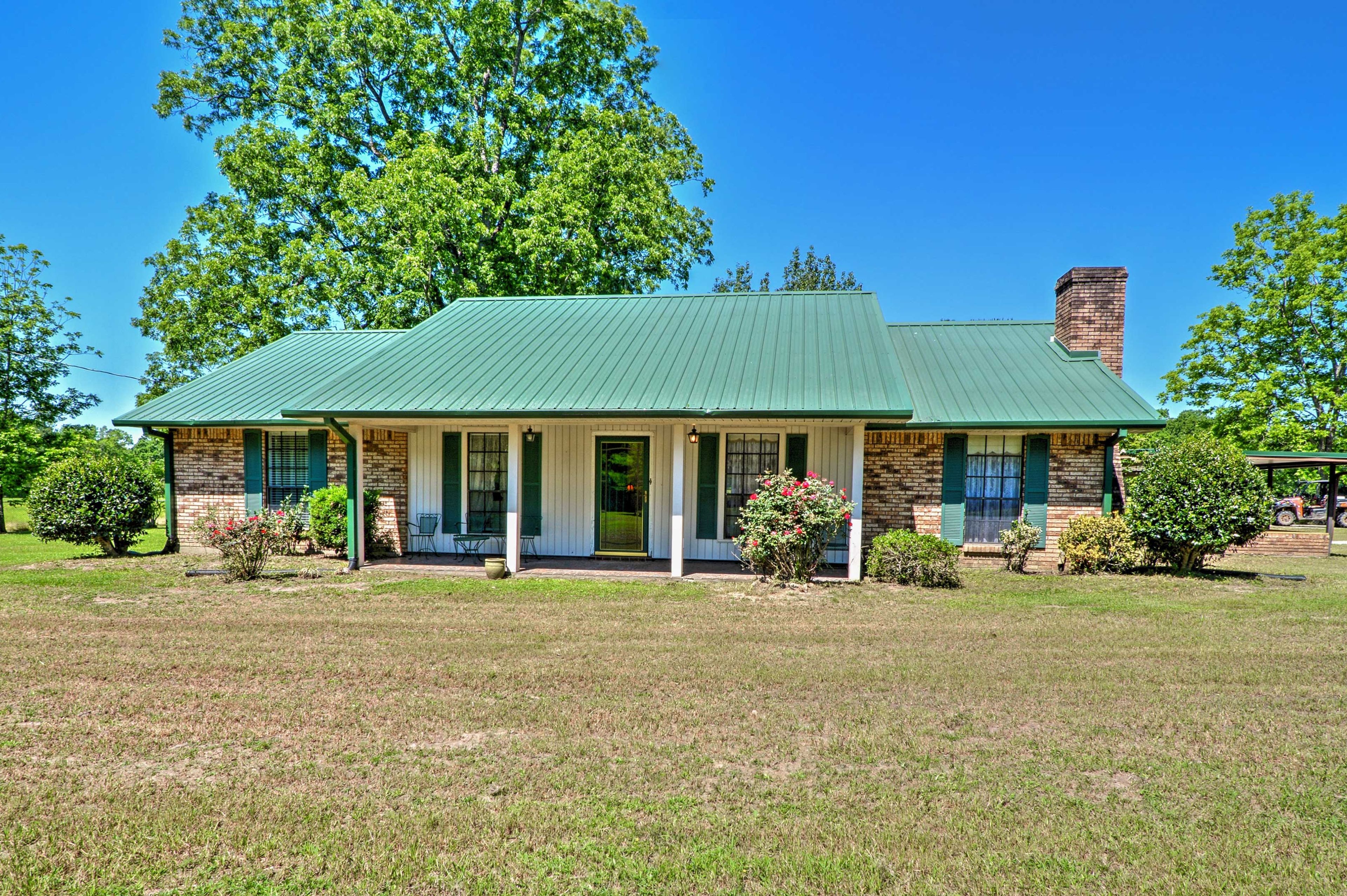 You'll never want to leave this tranquil Clinton getaway.