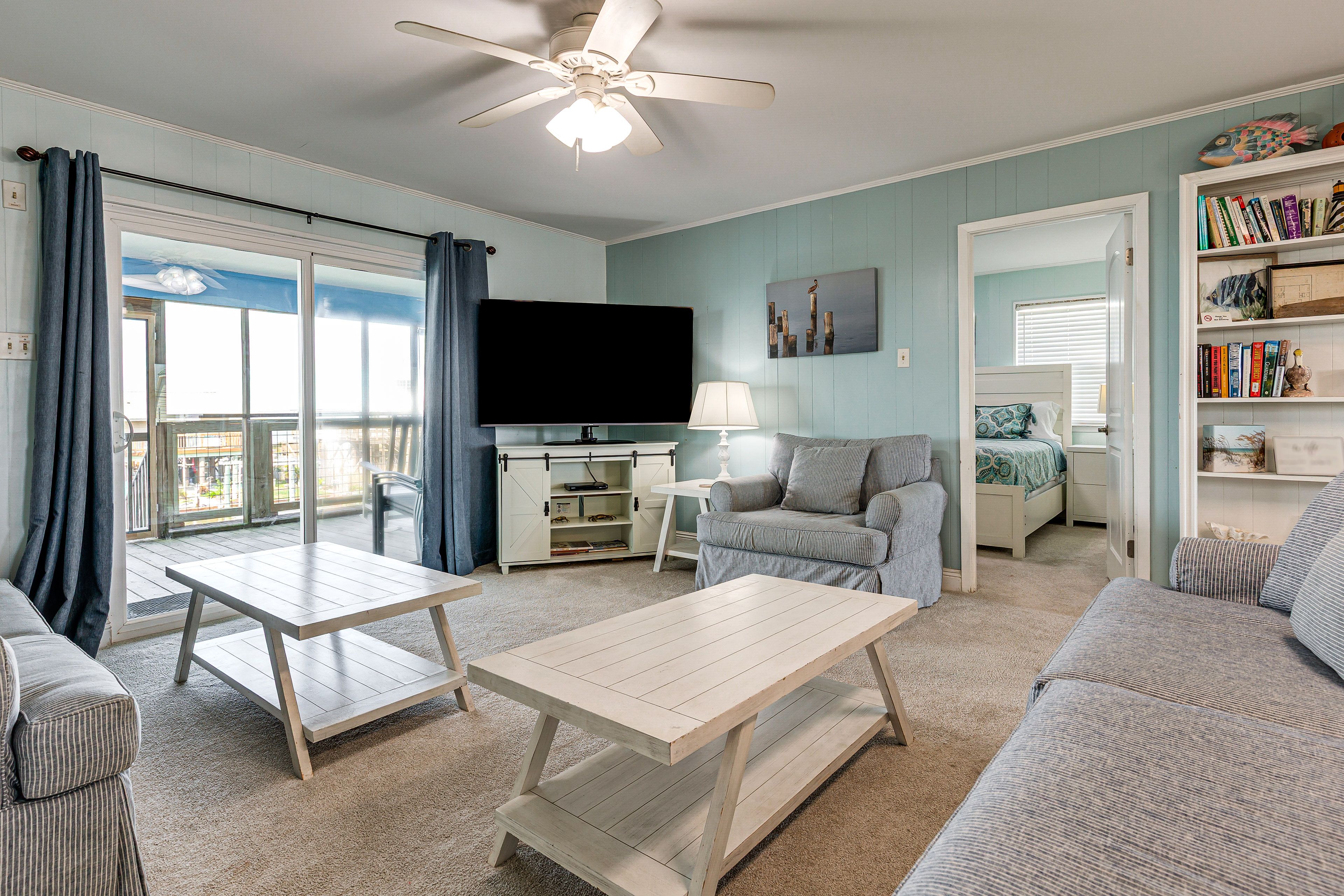 Living Room | TV w/ Streaming Capabilities | A/C