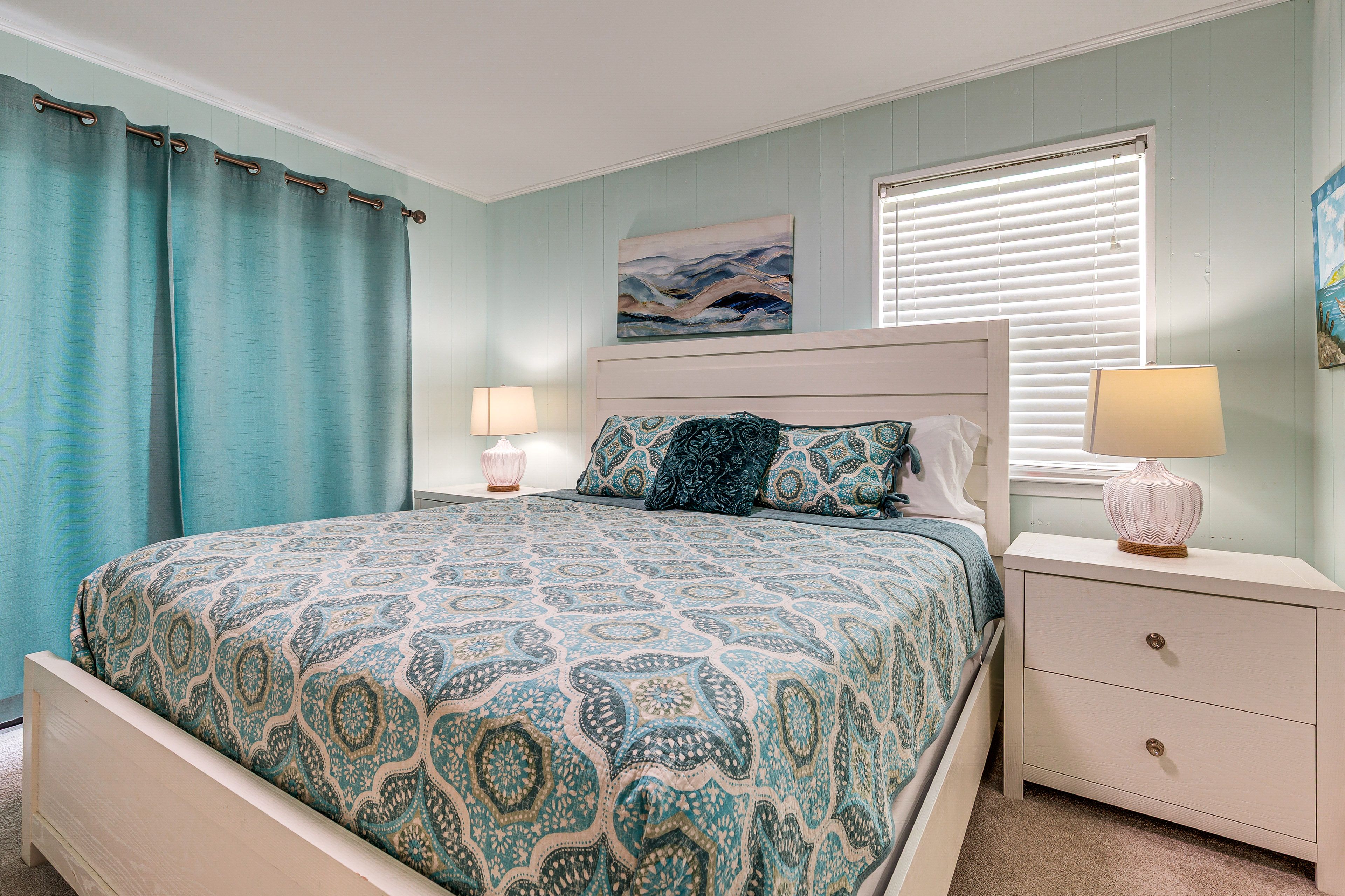 Bedroom 1 | King Bed | Linens Provided