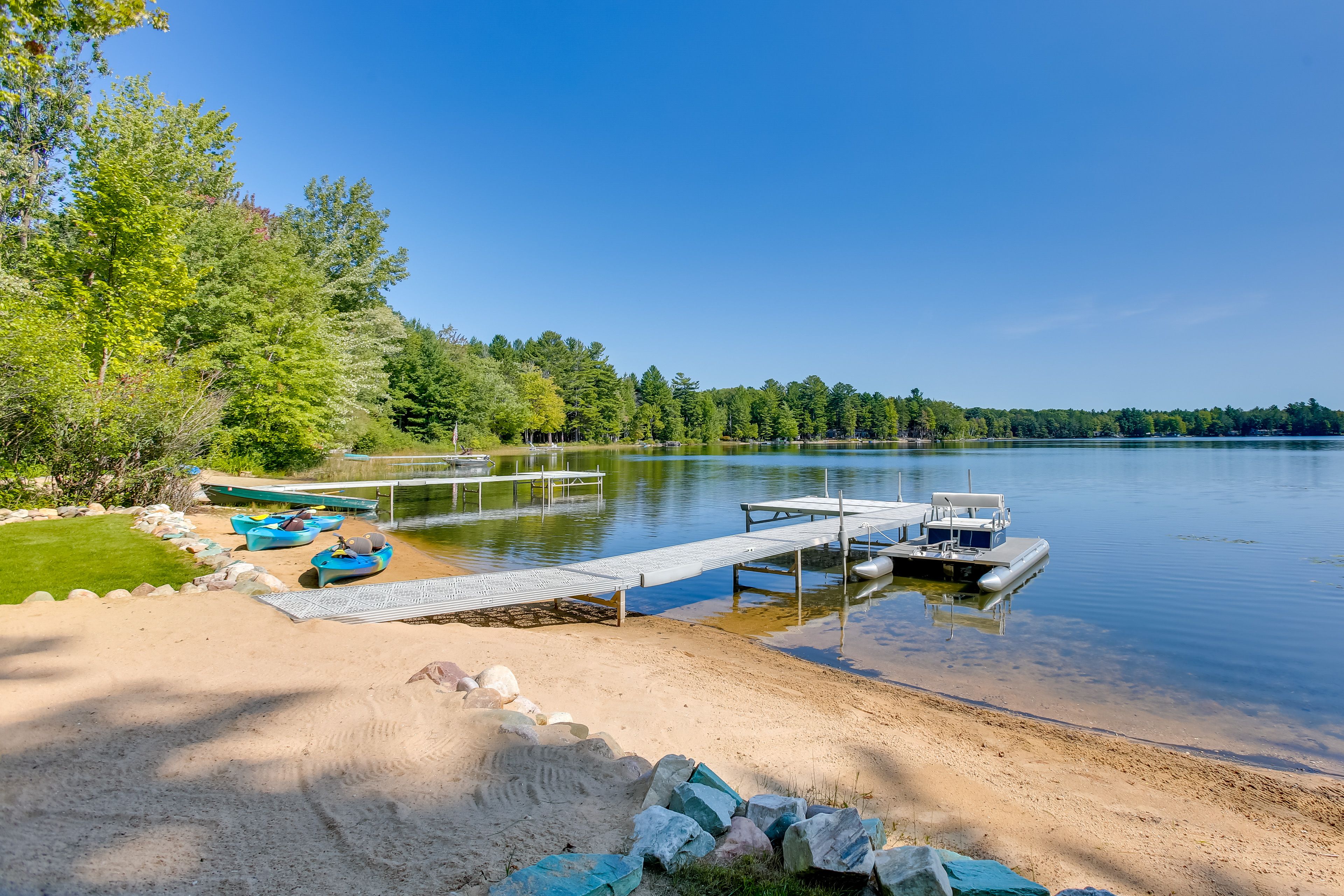 Beach & Lake Access | Dock | Kayaks