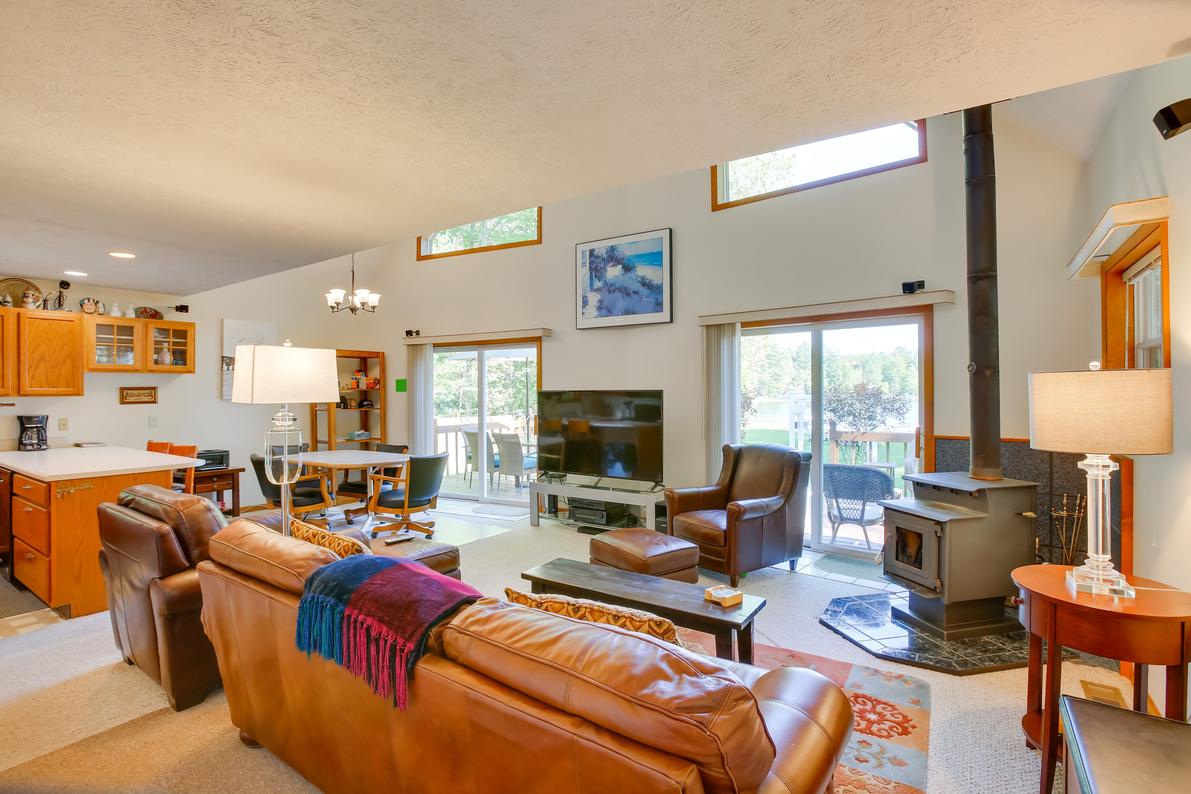 Living Room | Cable TV | Central Heat & A/C | Free WiFi