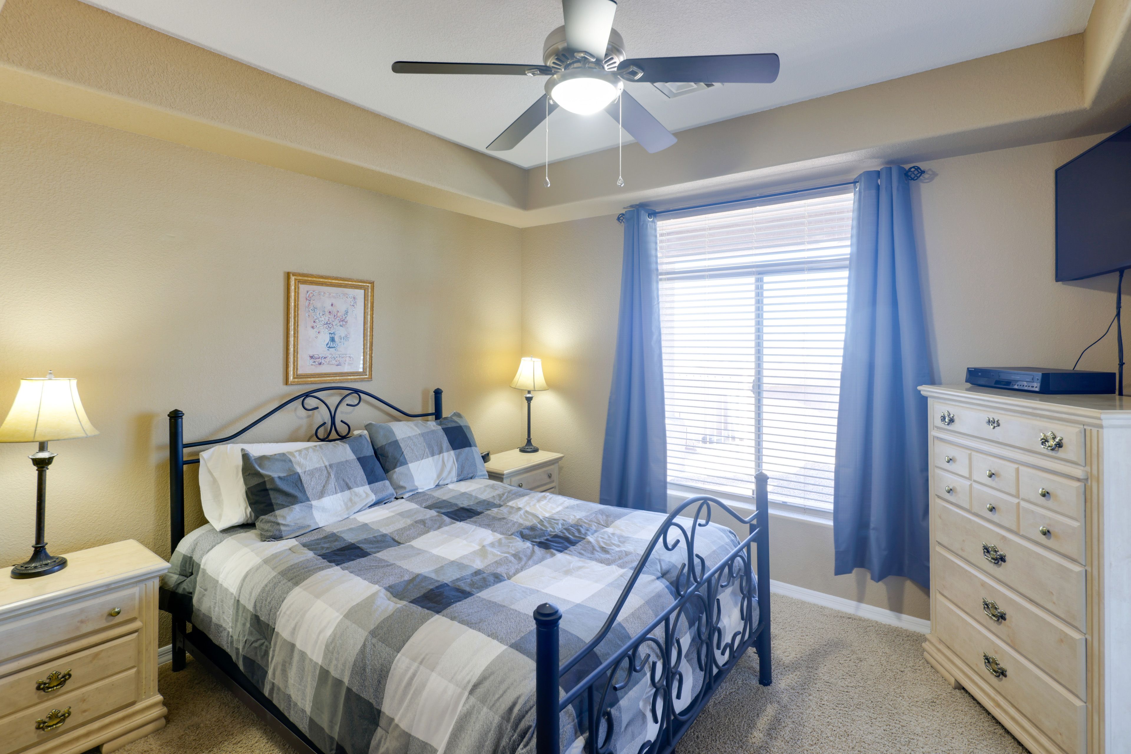 Bedroom 4 | Queen Bed