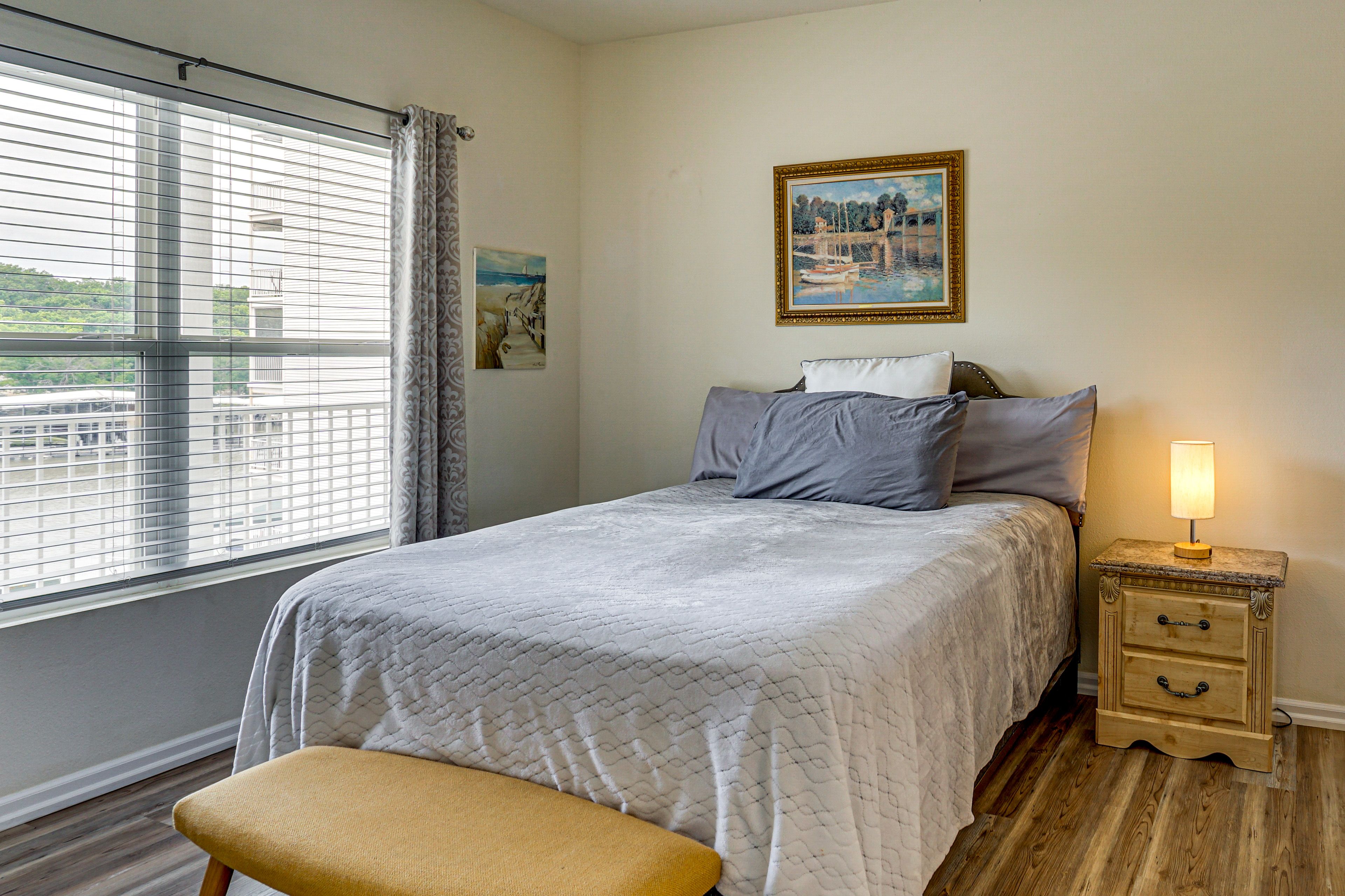 Bedroom 2 | Queen Bed