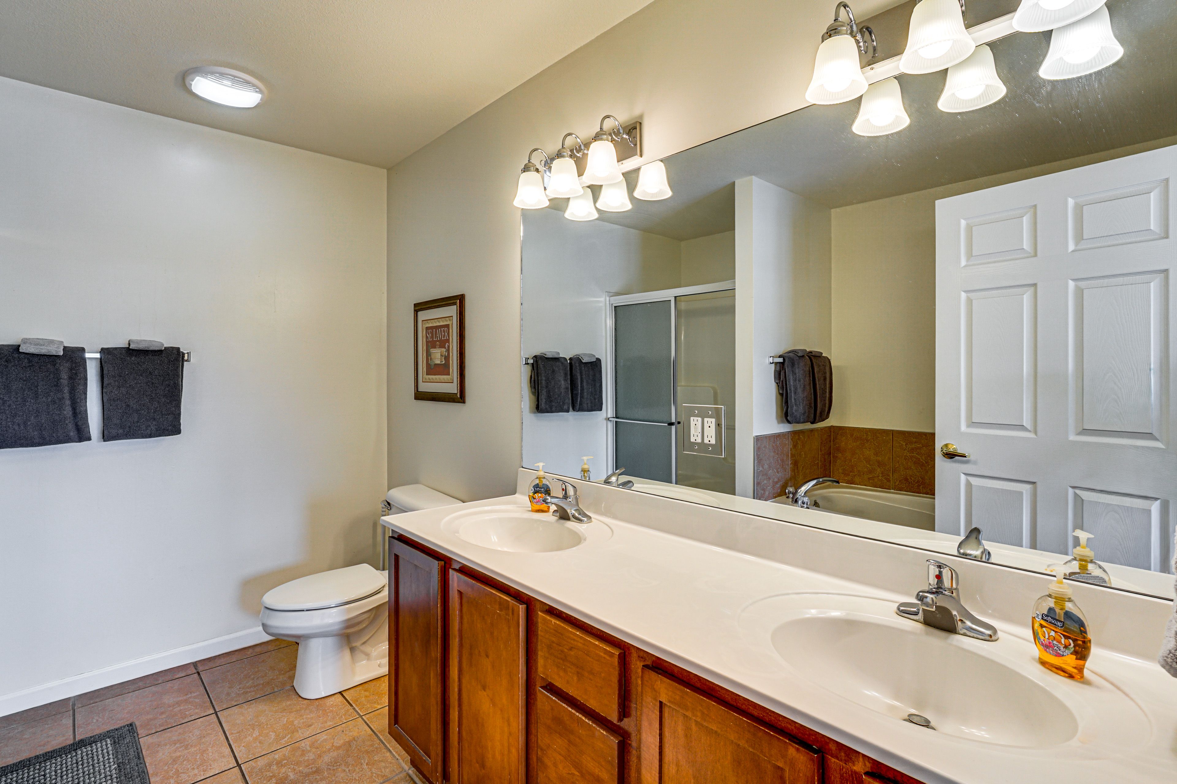 En-Suite Bathroom | Towels Provided