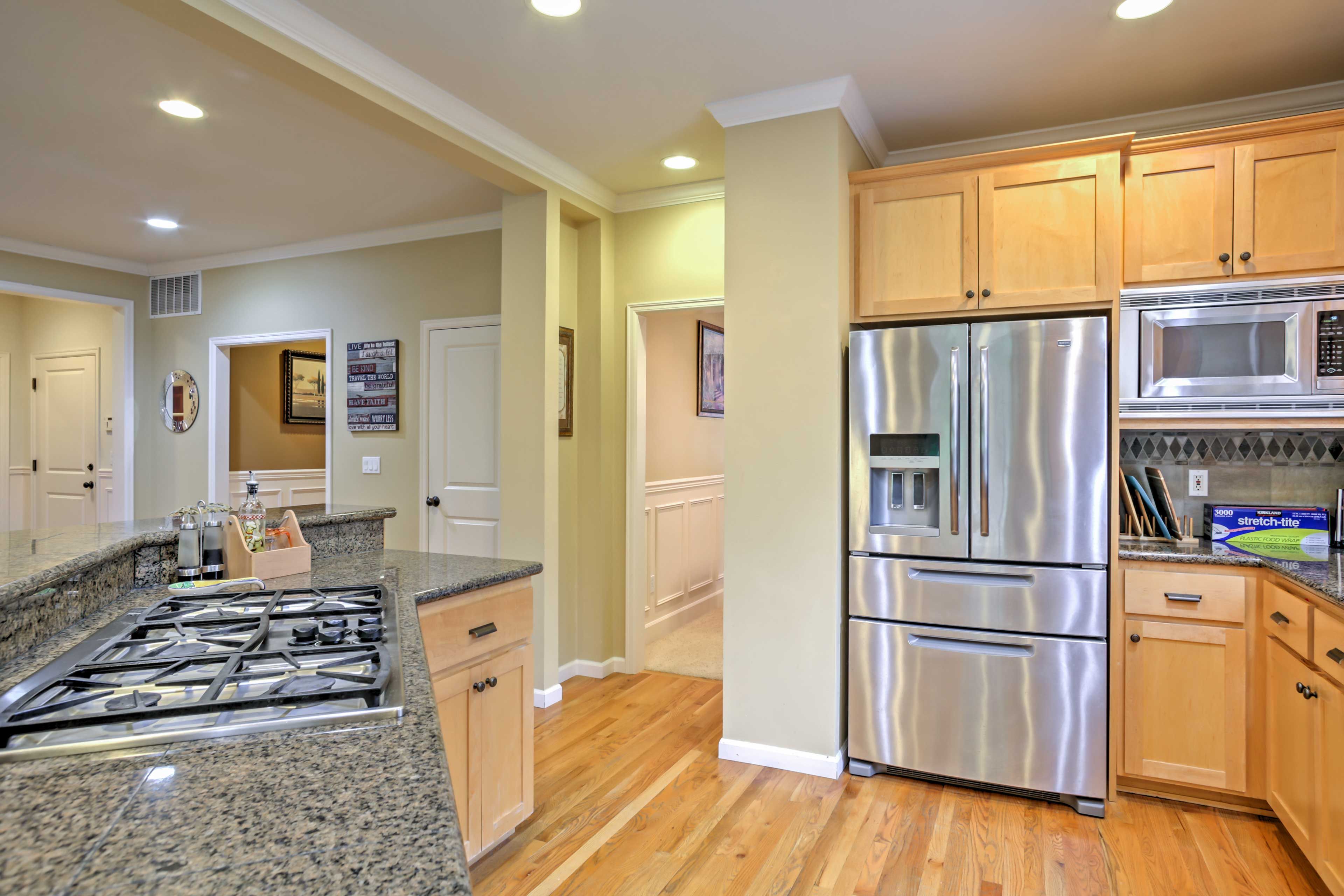 The chef in the group can look forward to cooking in the fully equipped kitchen.