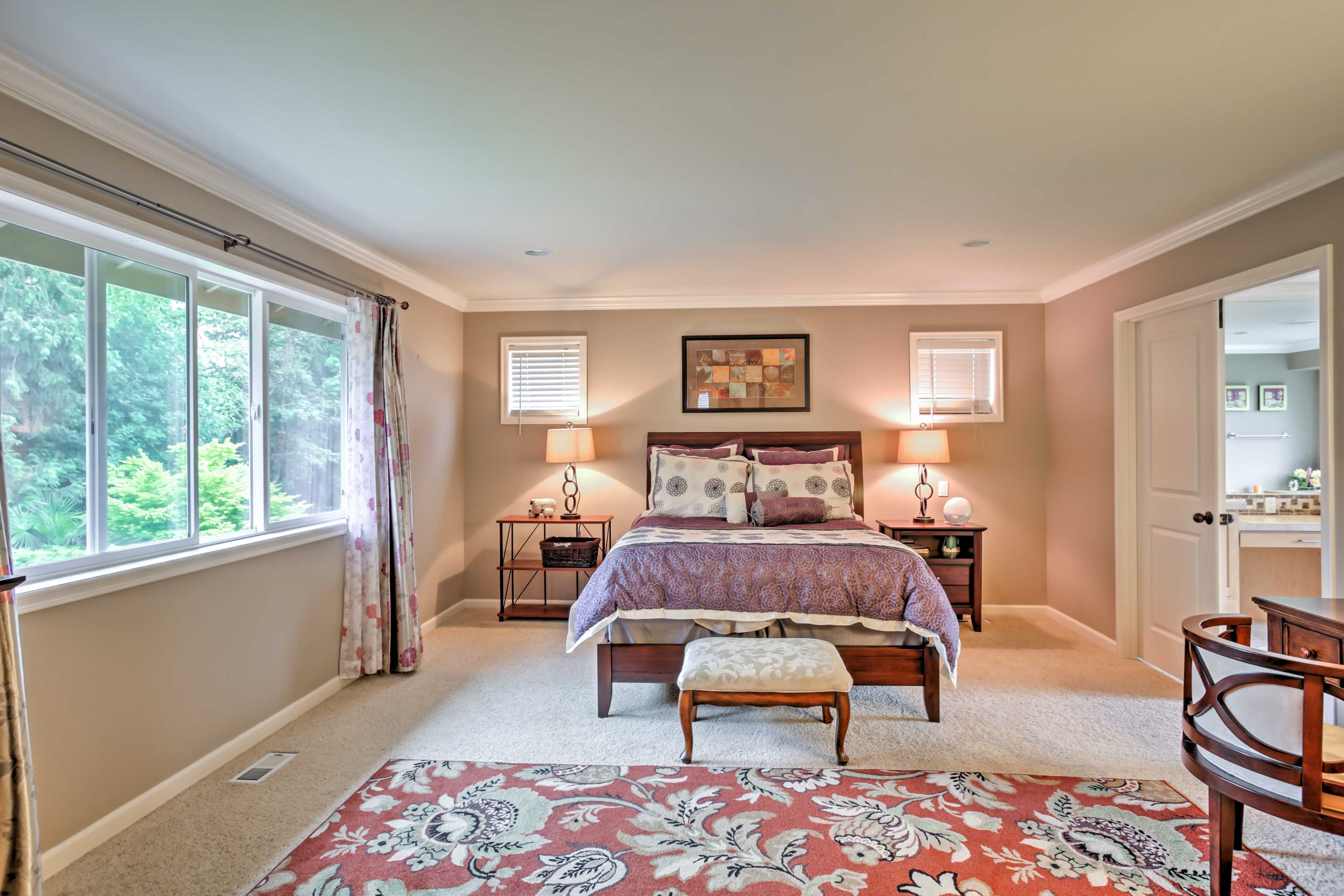 Wake up feeling refreshed after a night spent in this plush queen bed.