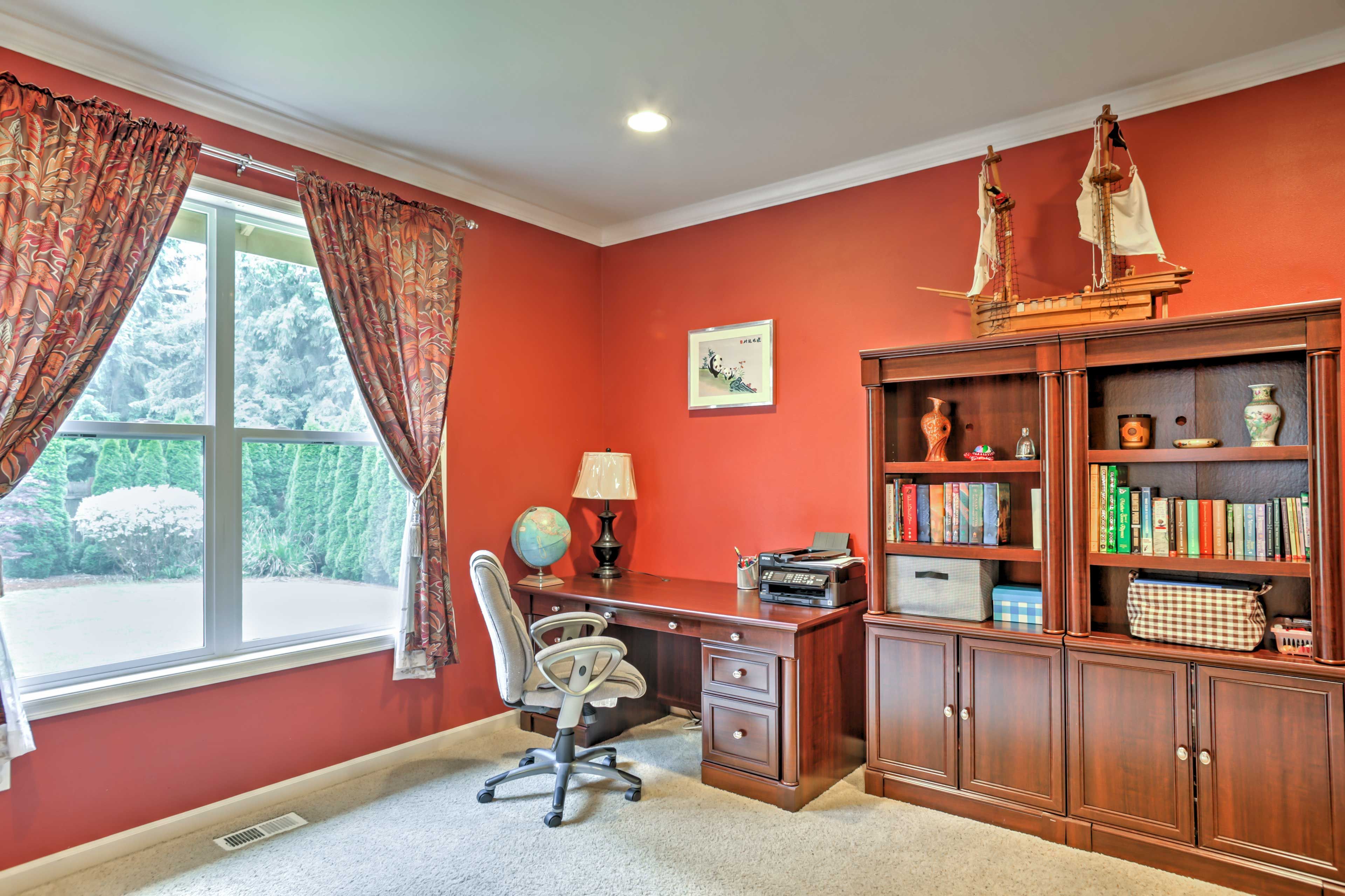 The office offers a great desk space, as well as a futon.