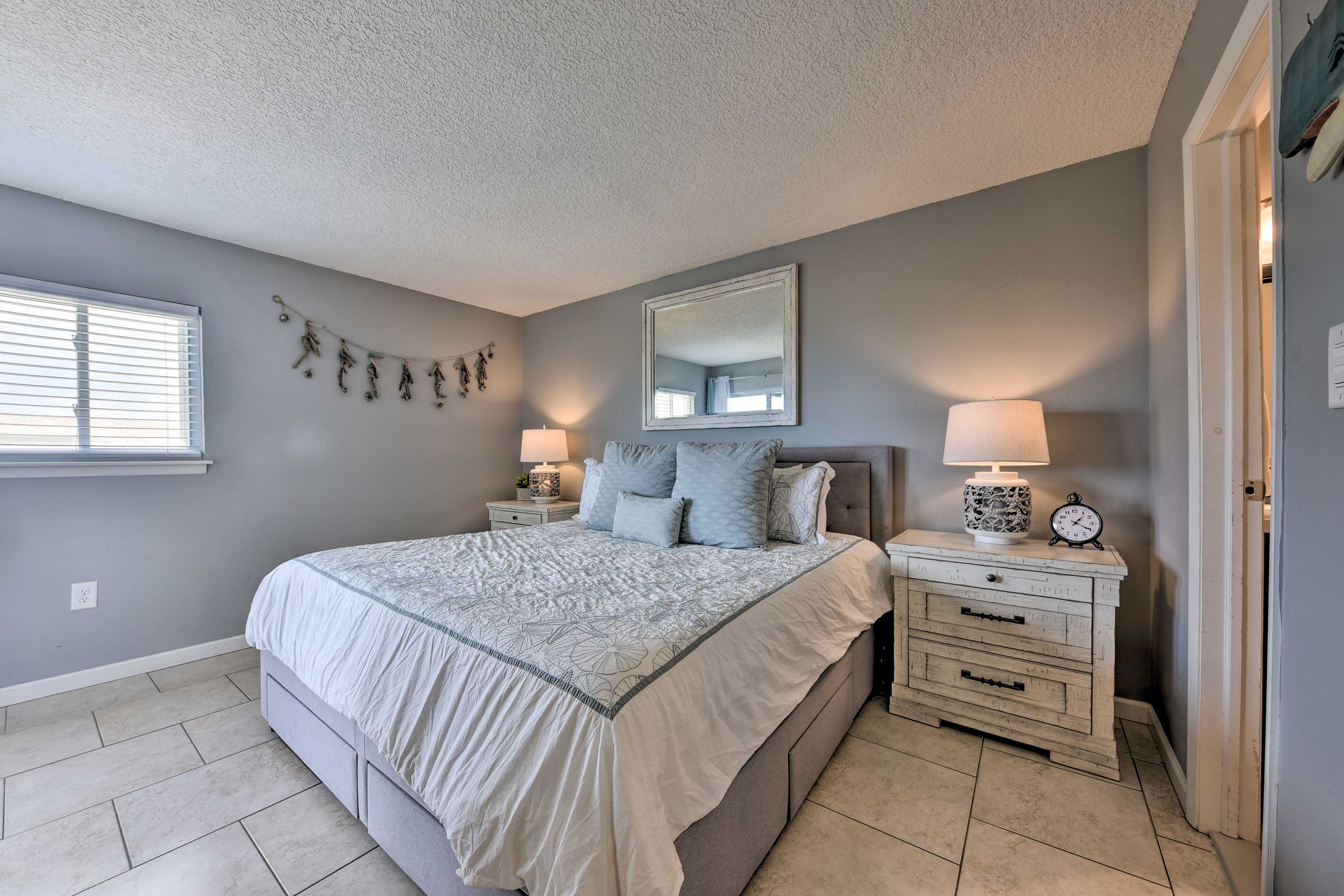 Bedroom 1 | King Bed