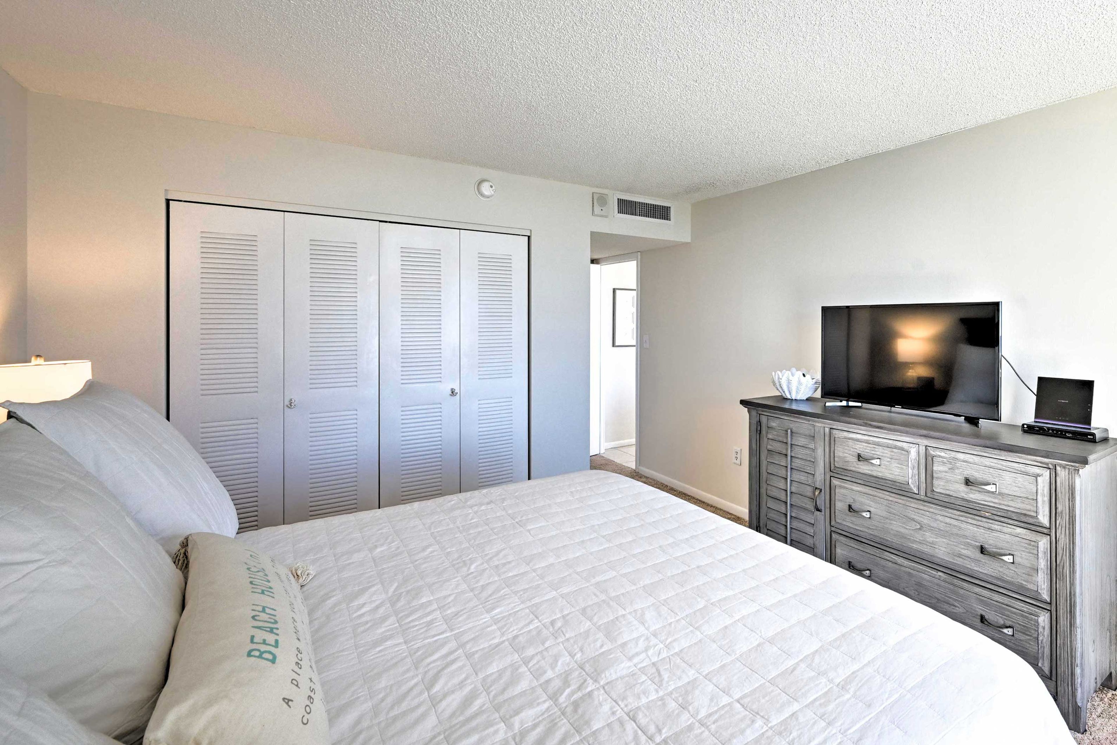 Bedroom 1 | Cable TV