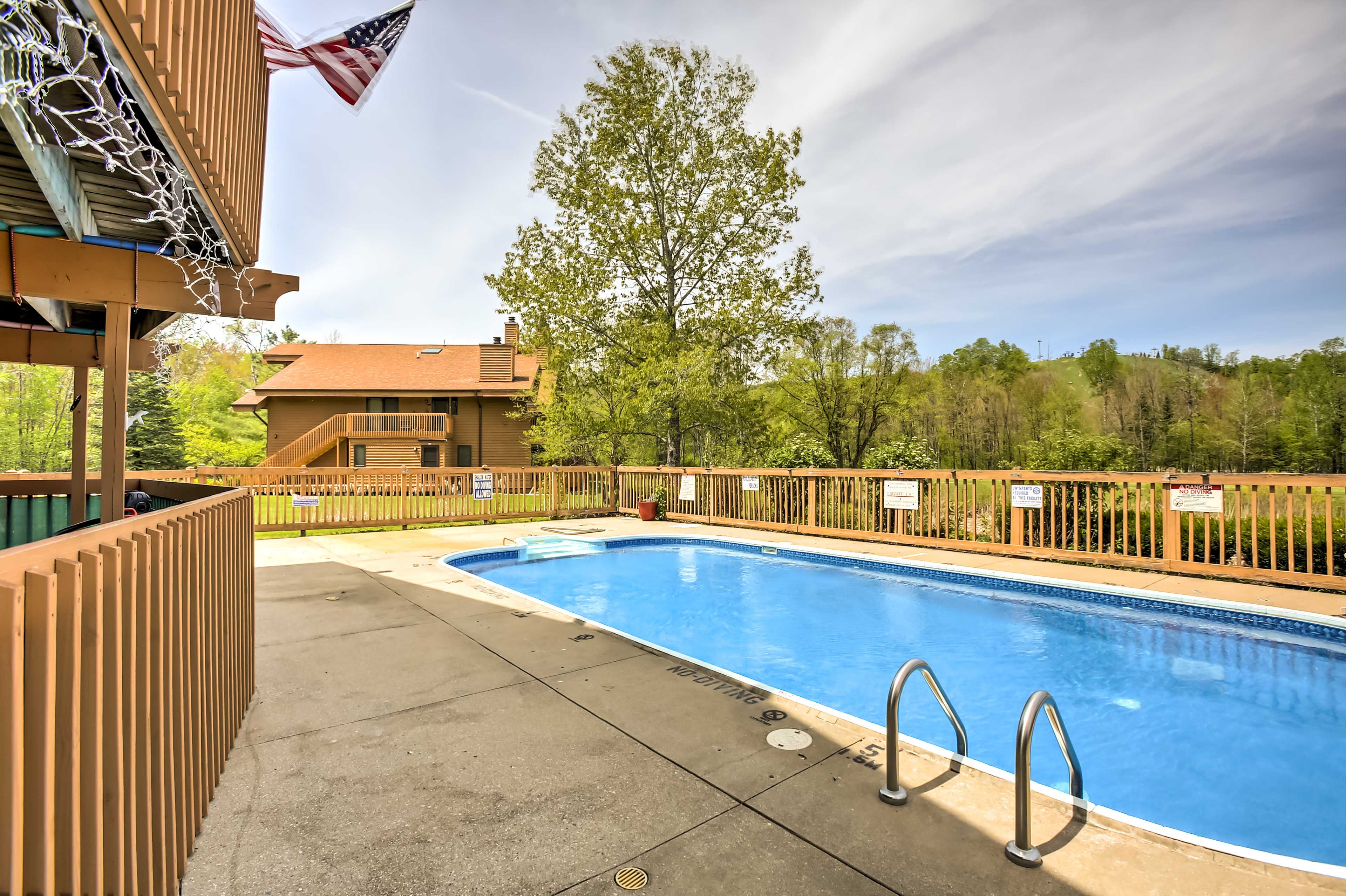 Community Amenities | Indoor Pool | Outdoor Pools | Playground