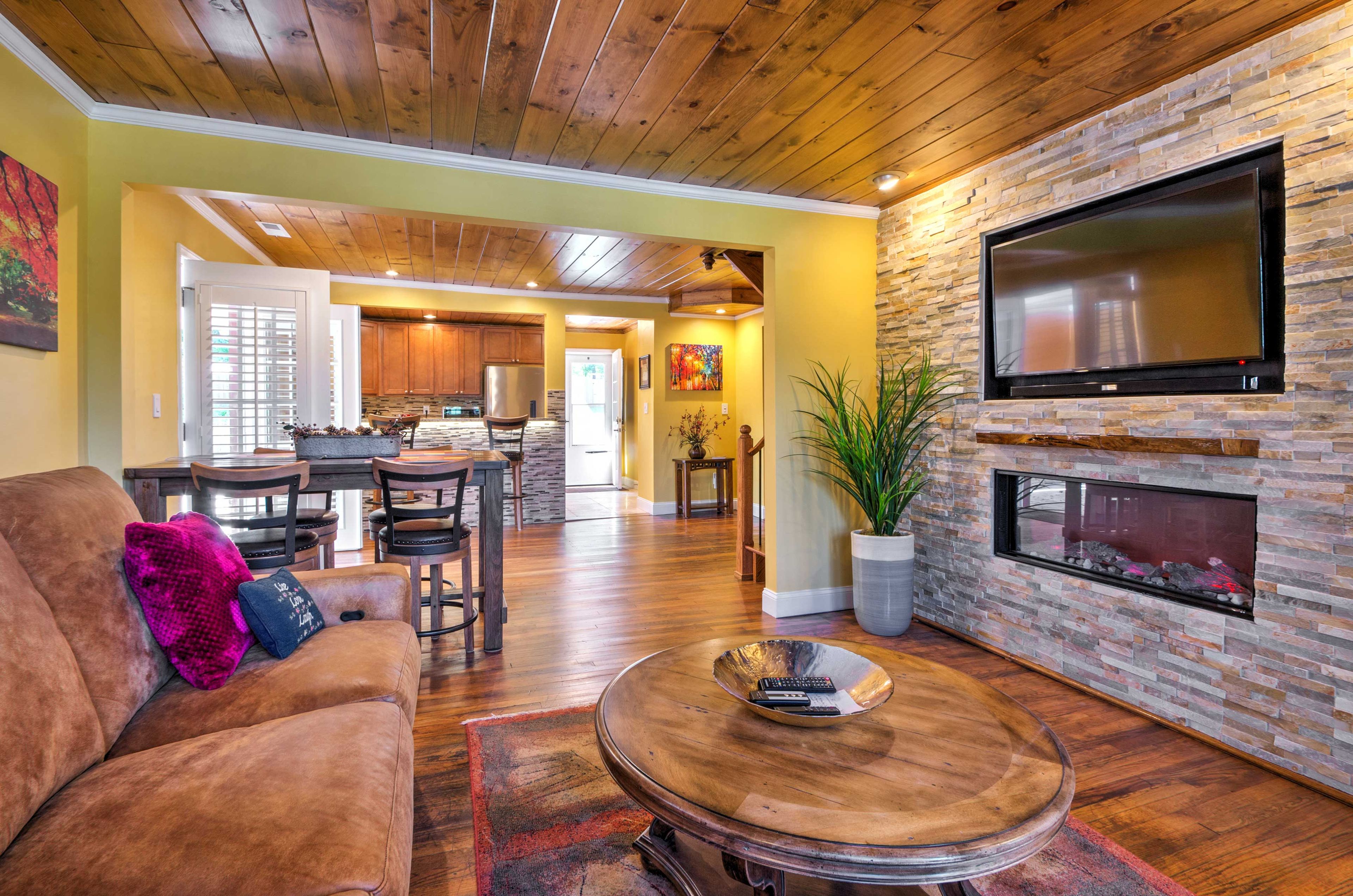 A rustic yet modern design adorns the interior of this cozy home.