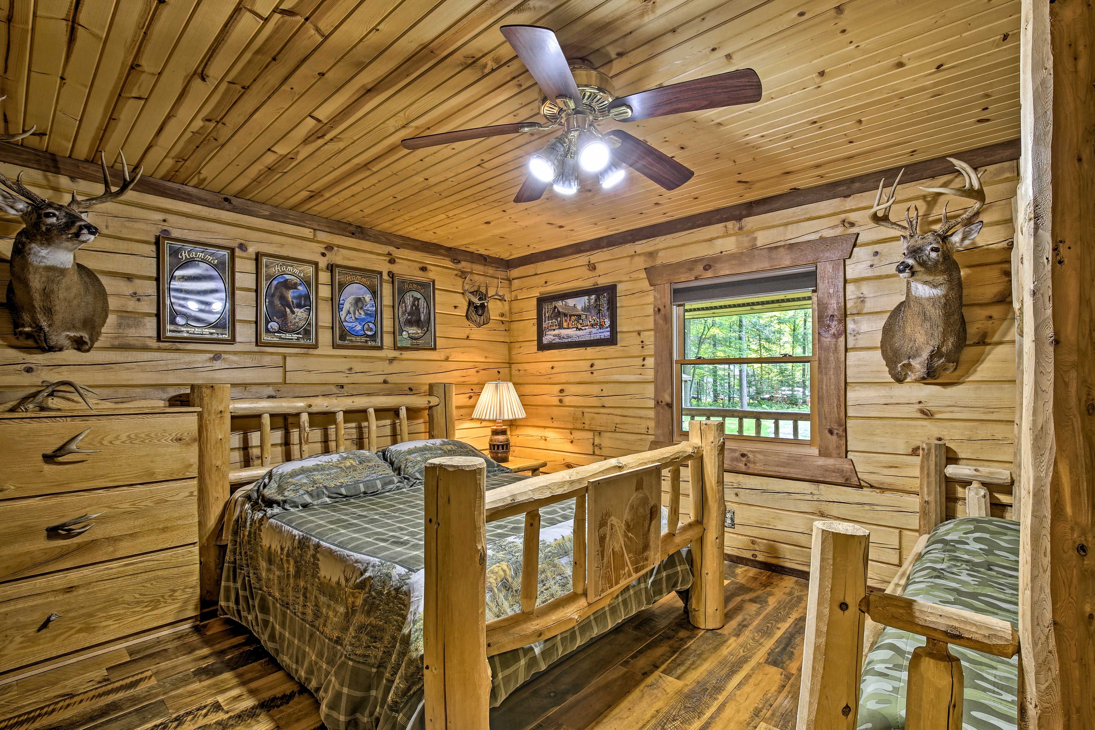 Bedroom 1 | Queen Bed | Twin/Full Bunk Bed