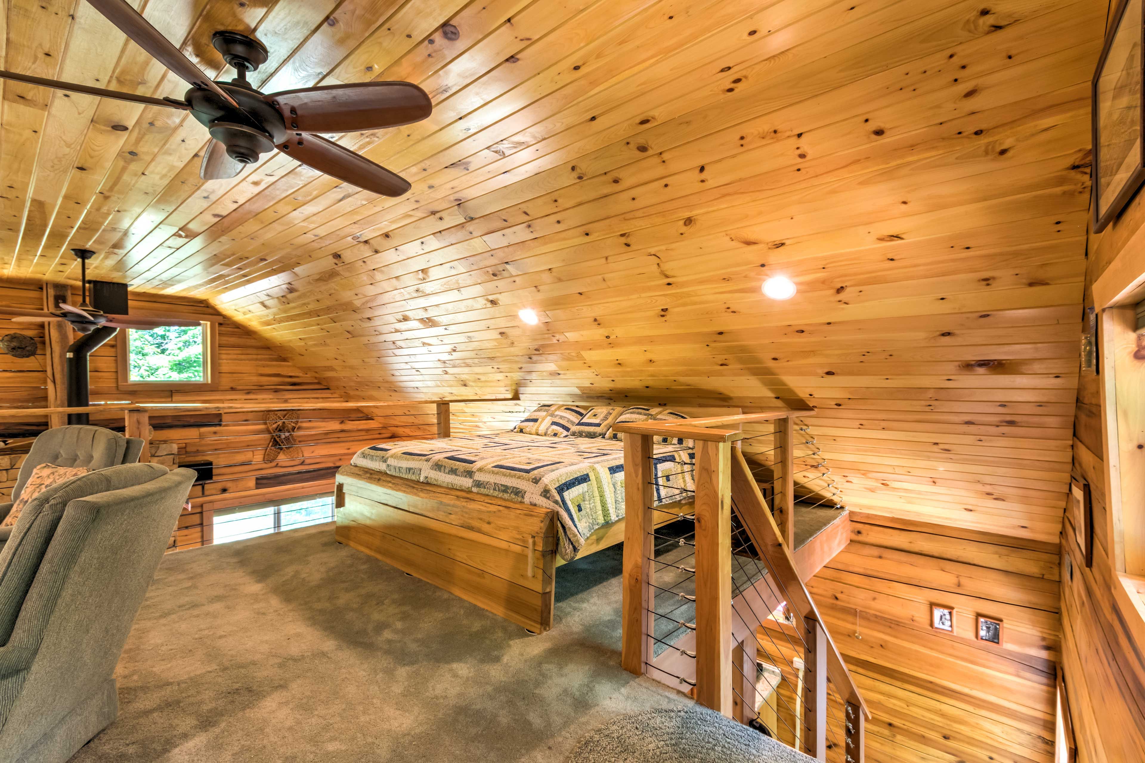 Bedroom (Loft) | King Bed | Queen Bed w/ Queen Trundle Bed