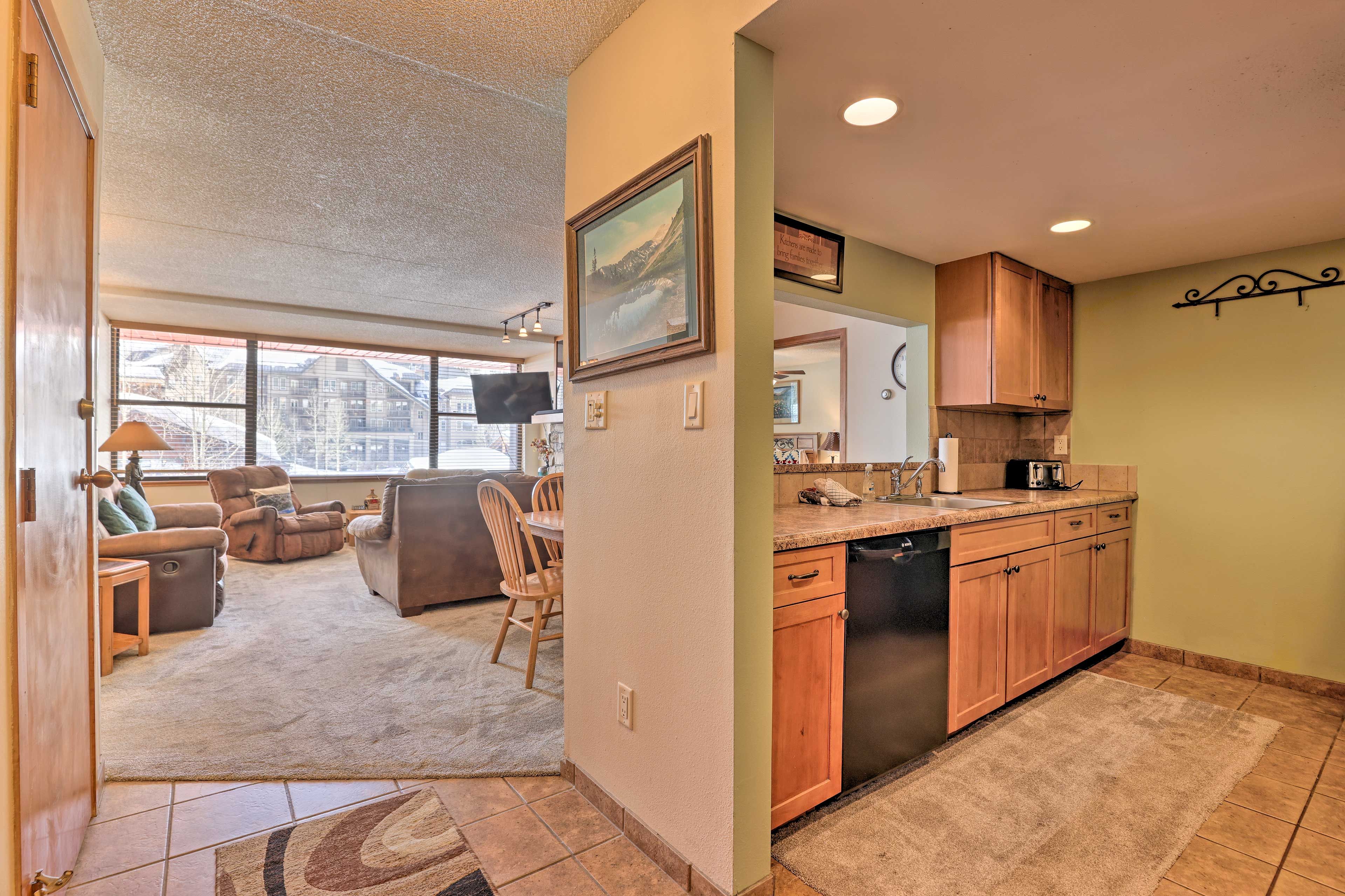 Kitchen | Fully Equipped | Dishware/Flatware | Pots/Pans