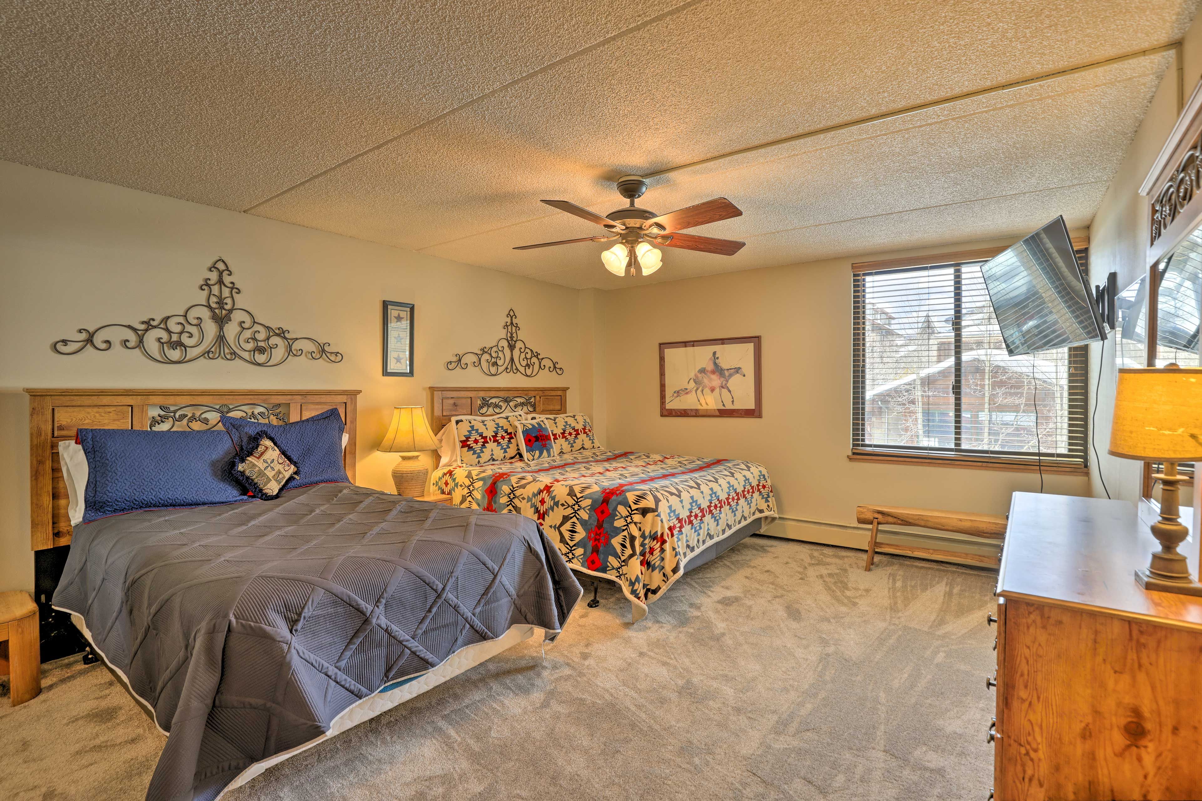 Bedroom 1 | King Bed | Full Bed
