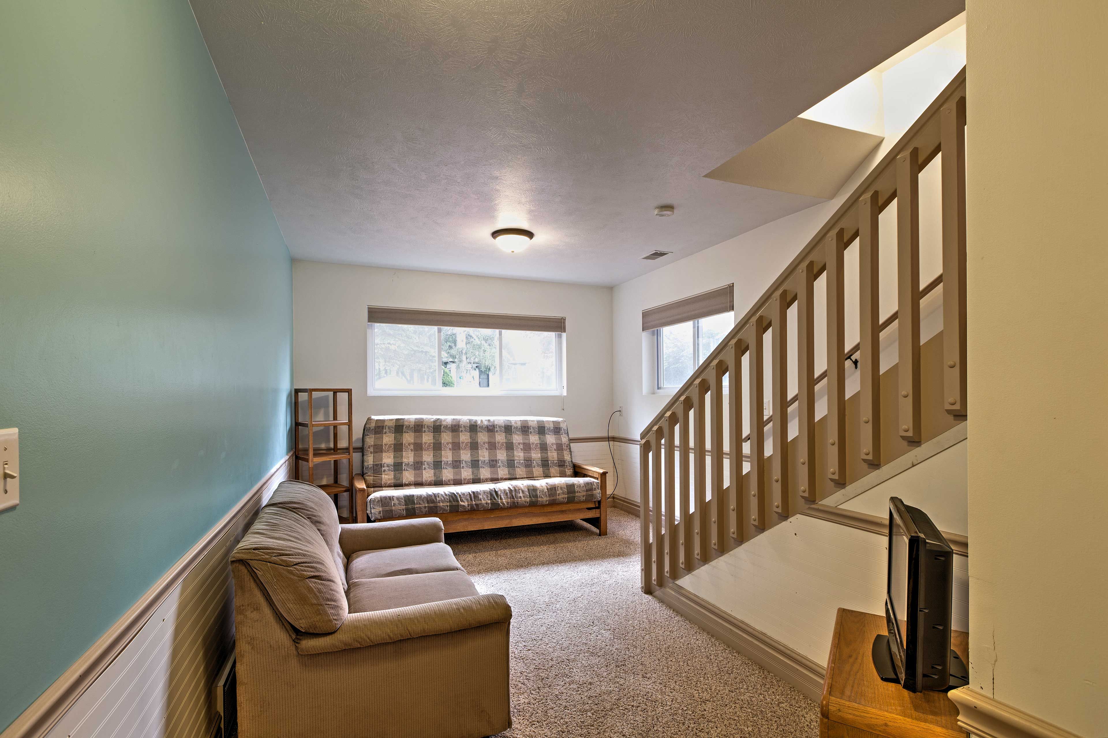 Living Room | Queen Futon | Lower Level