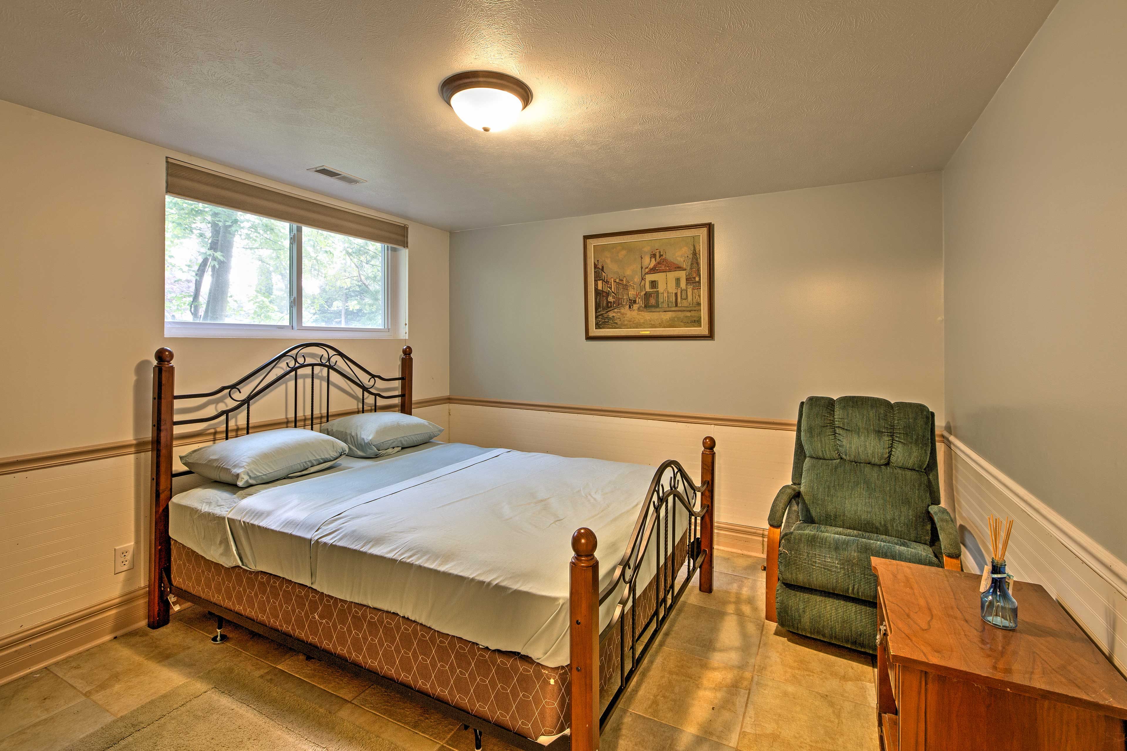 Bedroom 4 | Queen Bed