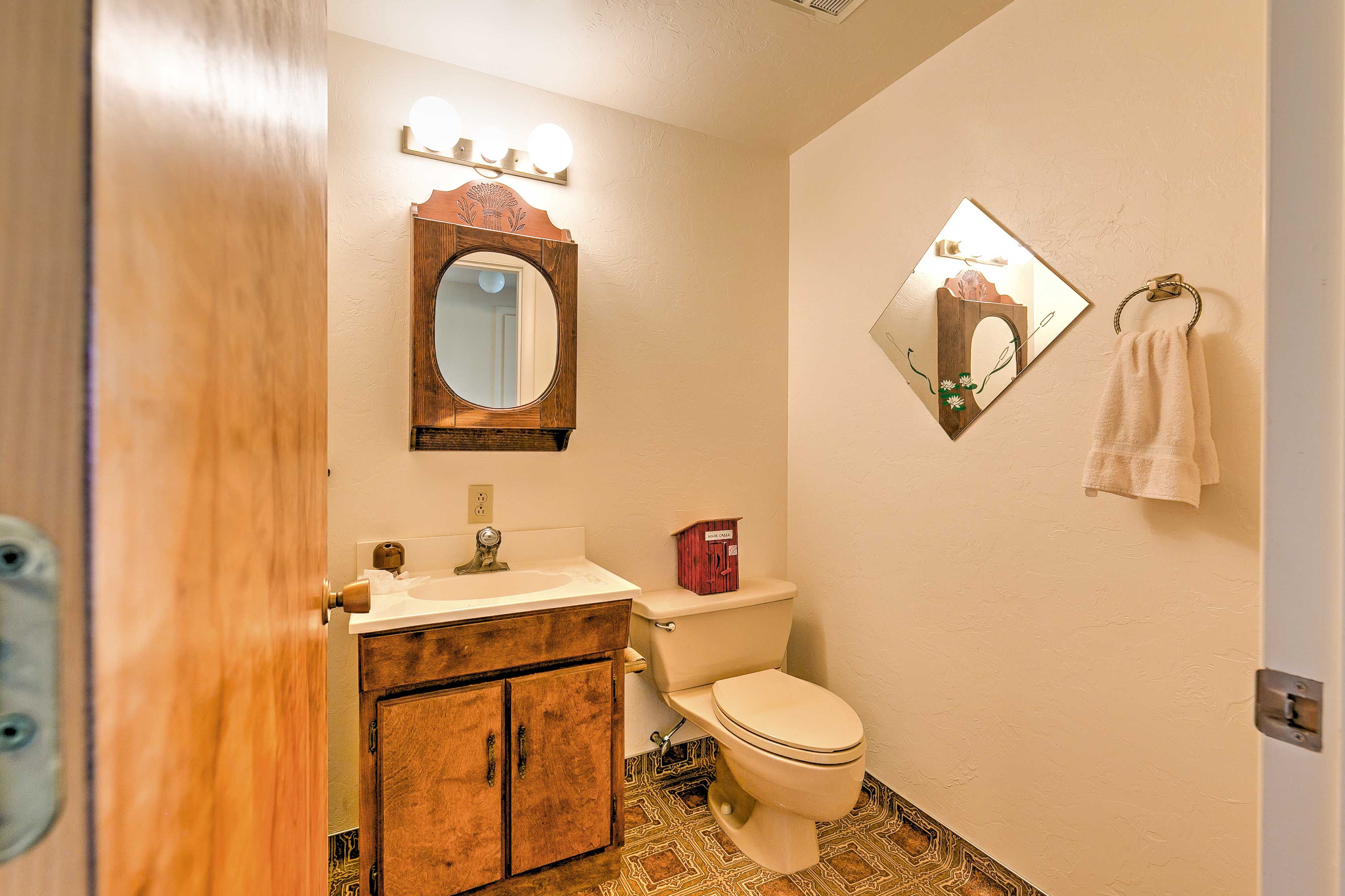 Half Bathroom | Linens & Towels
