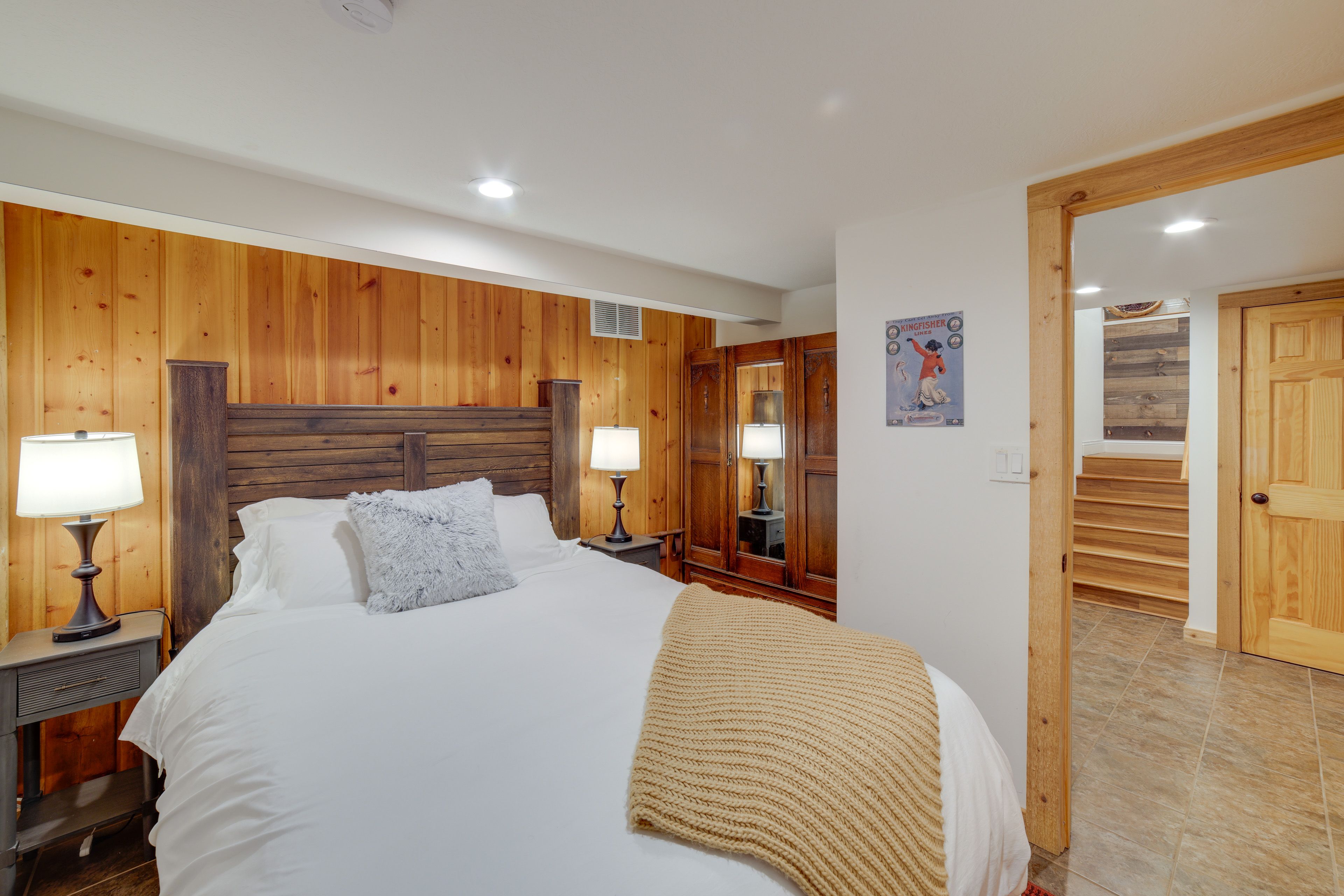 Bedroom 3 | Queen Bed