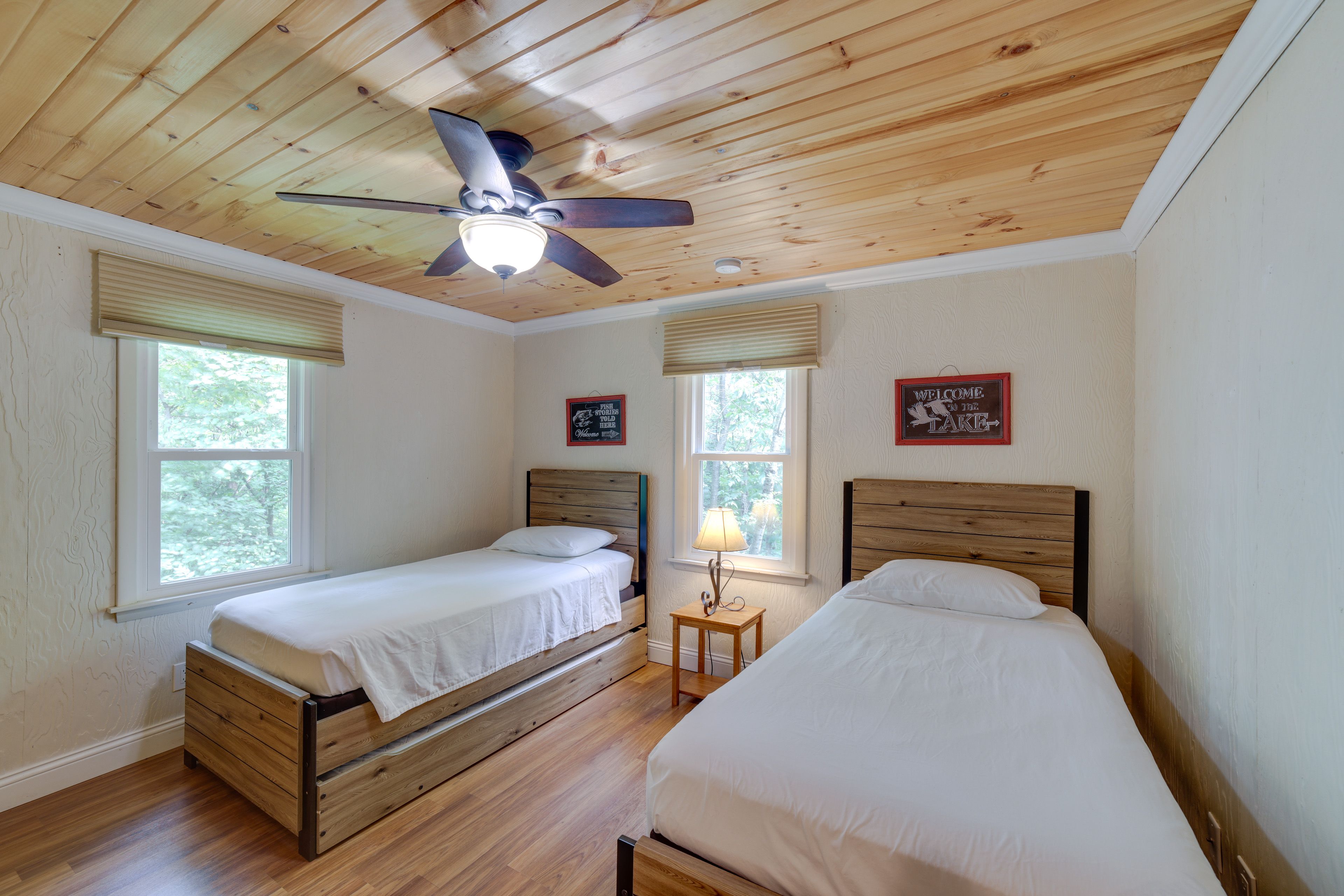 Bedroom 2 | 2 Twin Beds & 1 Twin Trundle