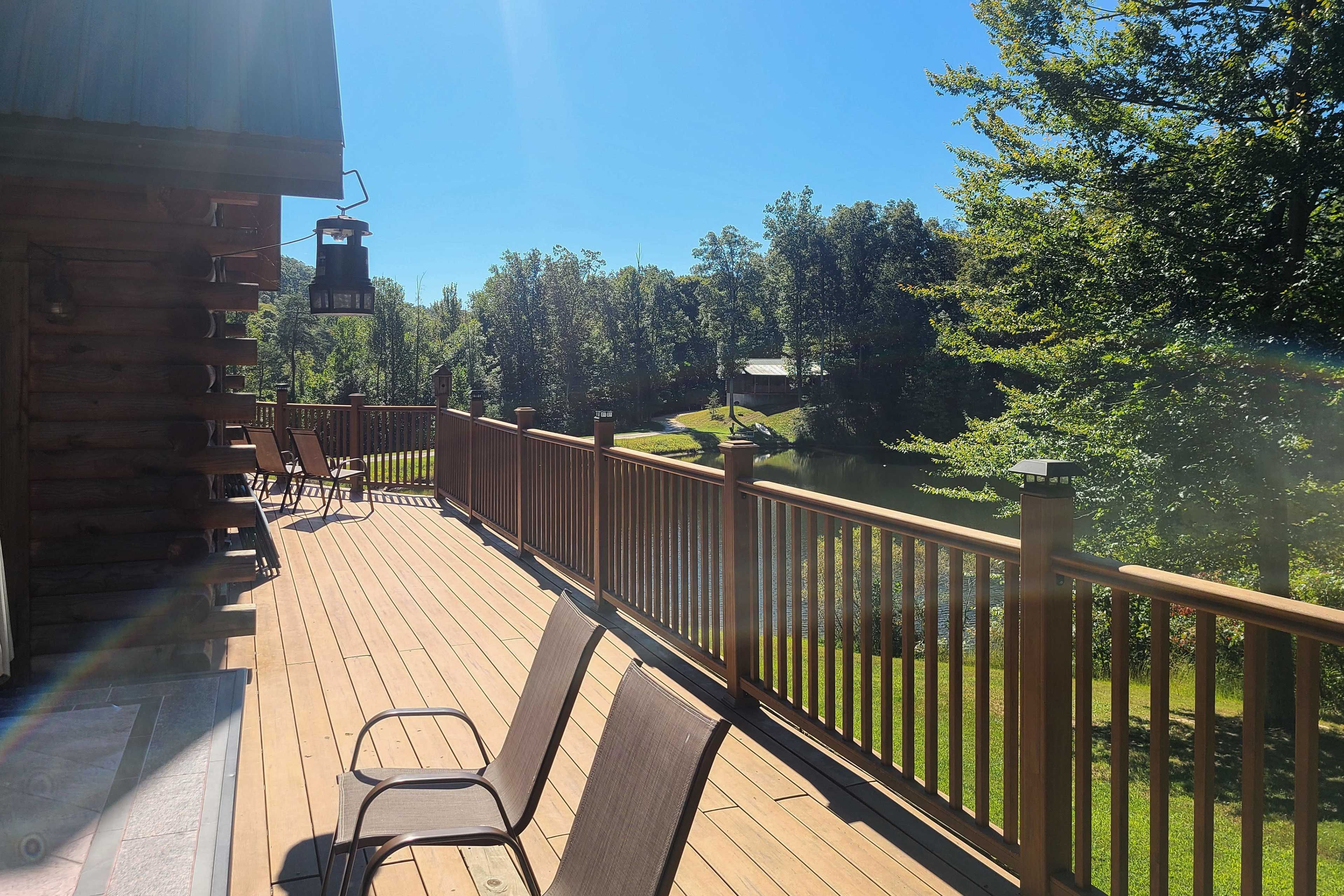 Deck | 'Heavenly Hills Lodge' | Private Lake