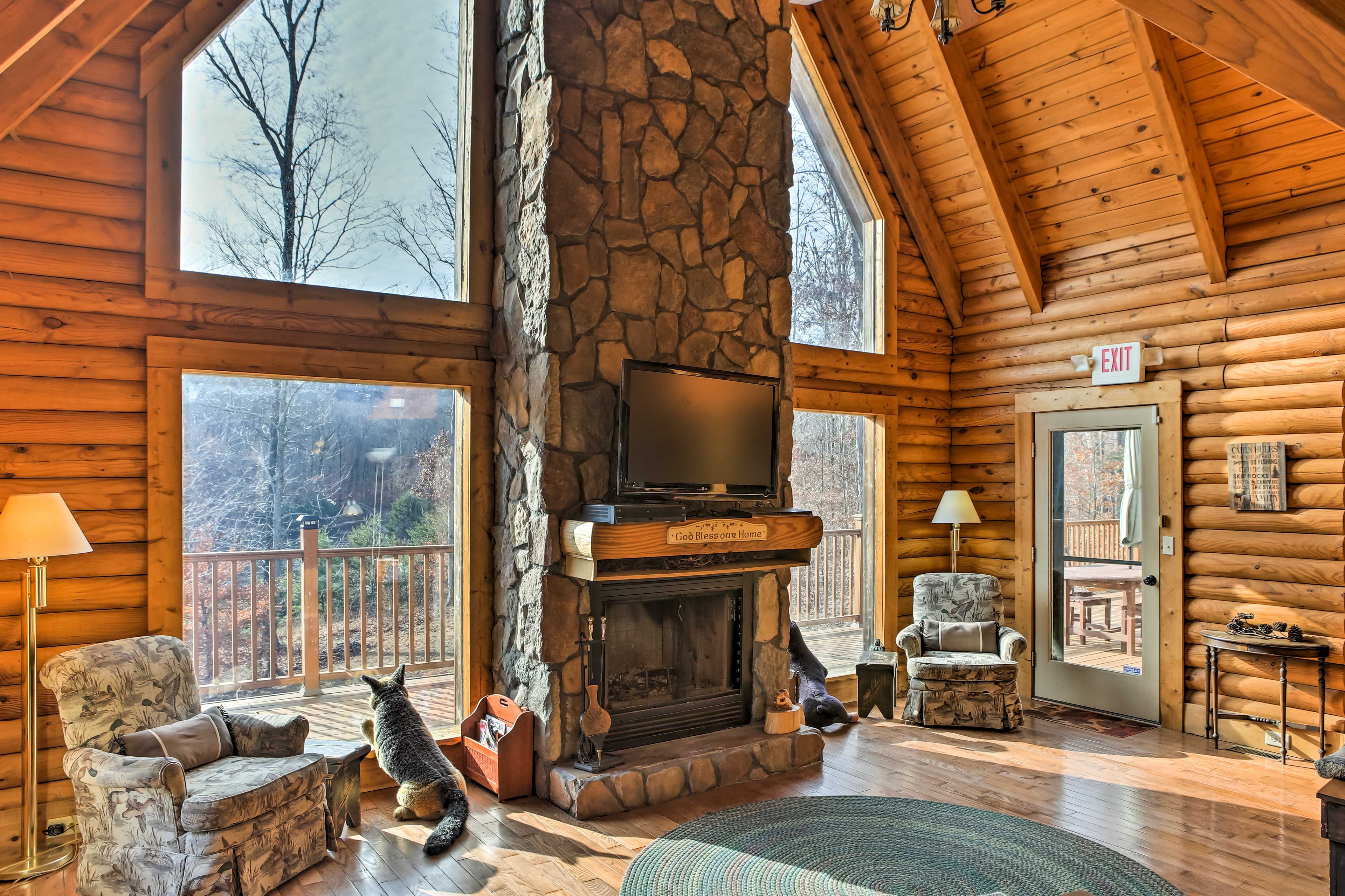 Living Room | Central A/C & Heating | Gas Fireplace | 2 Sleeper Sofas