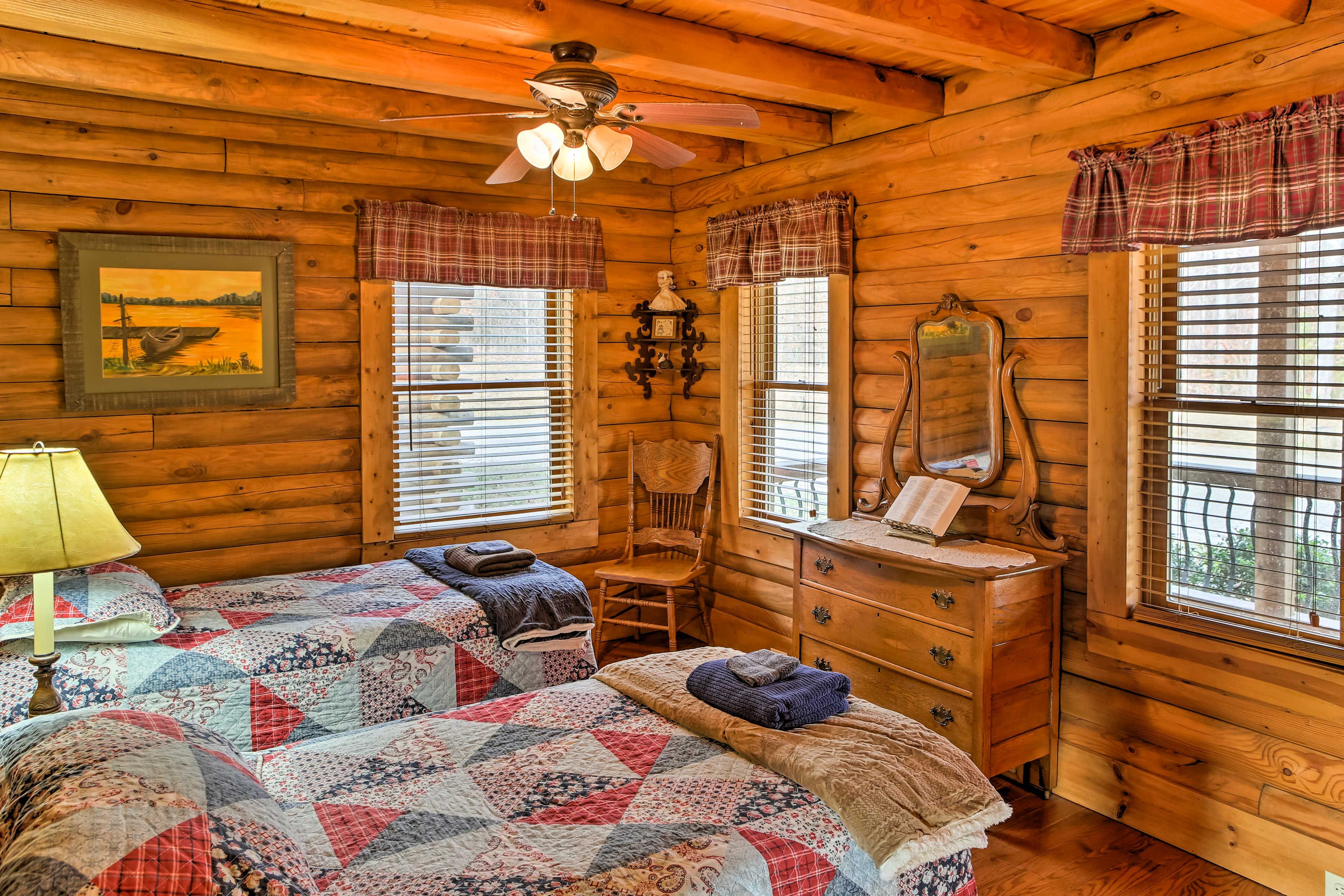 Bedroom 1 | 2 Twin Beds | Pack 'n Play