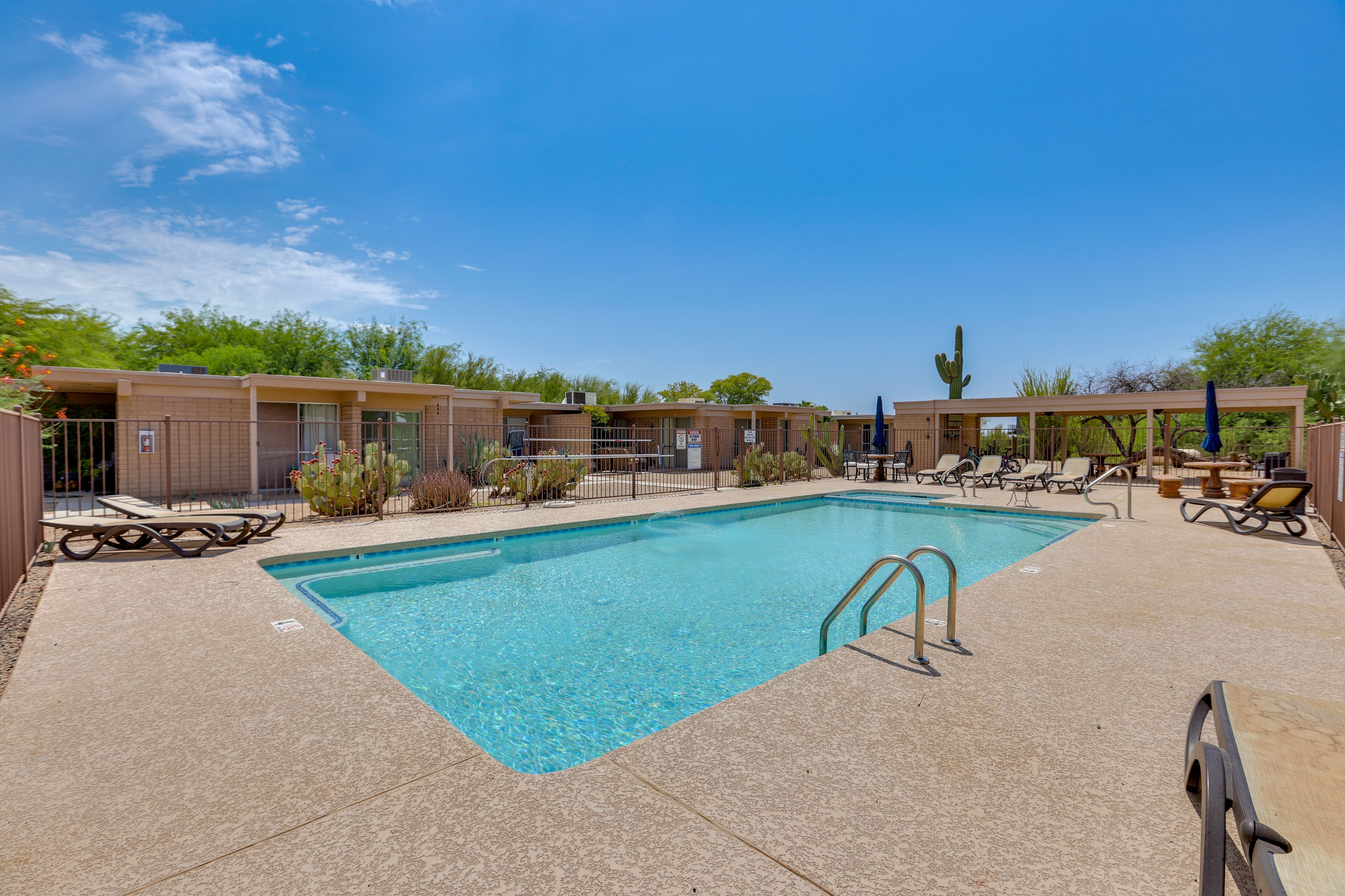 Ironwood Condominiums Community Amenities | Pool | Hot Tub