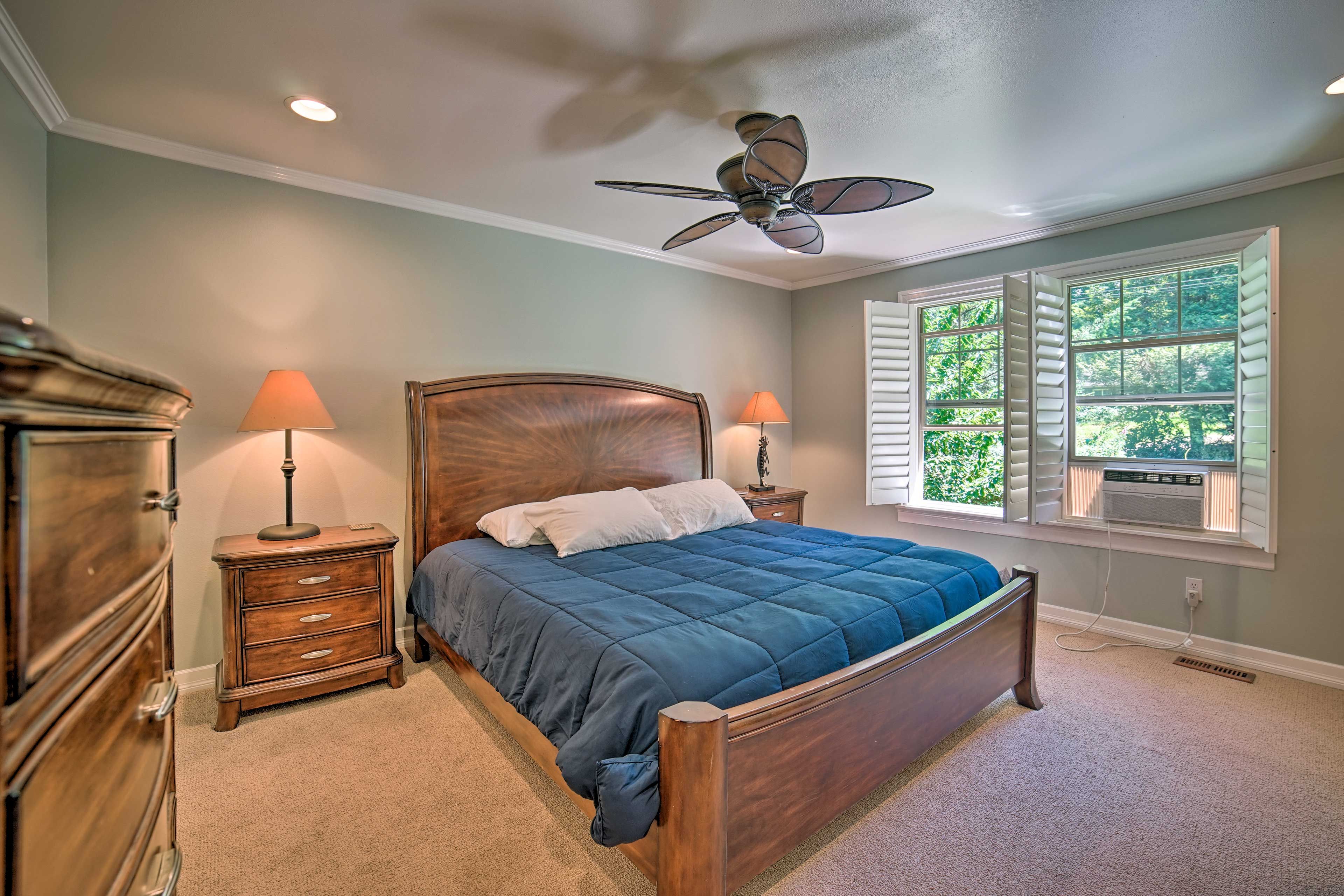 Bedroom 1 | King Bed