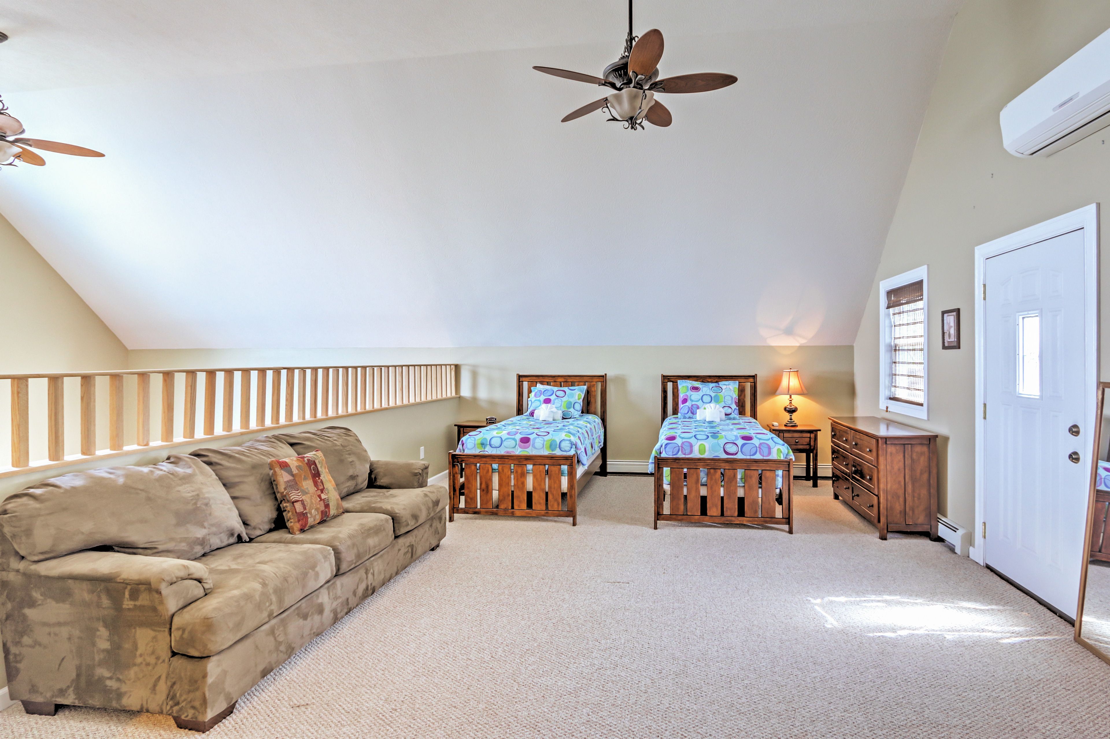 Loft | 2 Twin Beds, Queen Sleeper Sofa | Upper Level