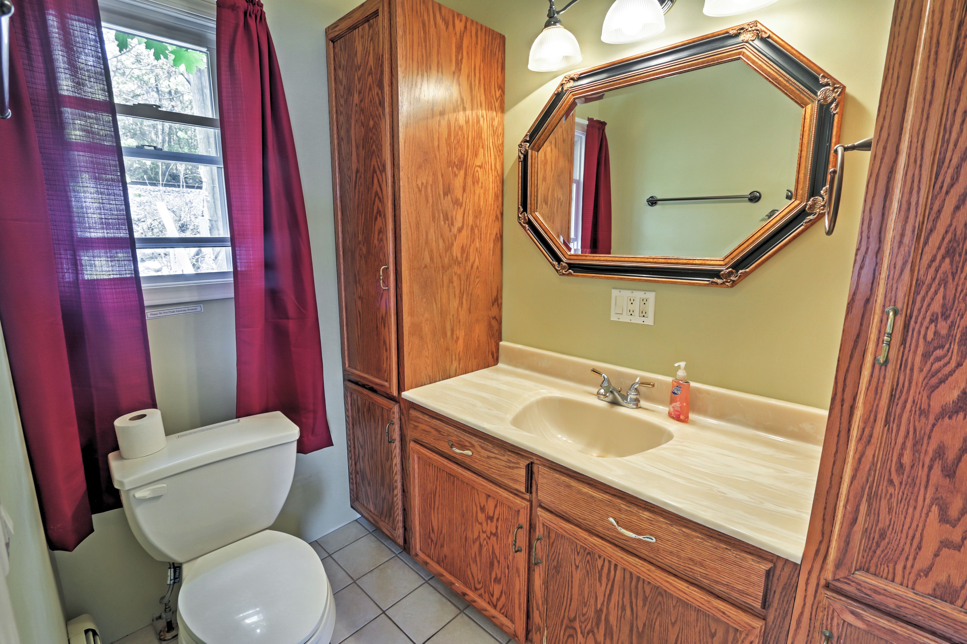 Full Bathroom | Upper Level