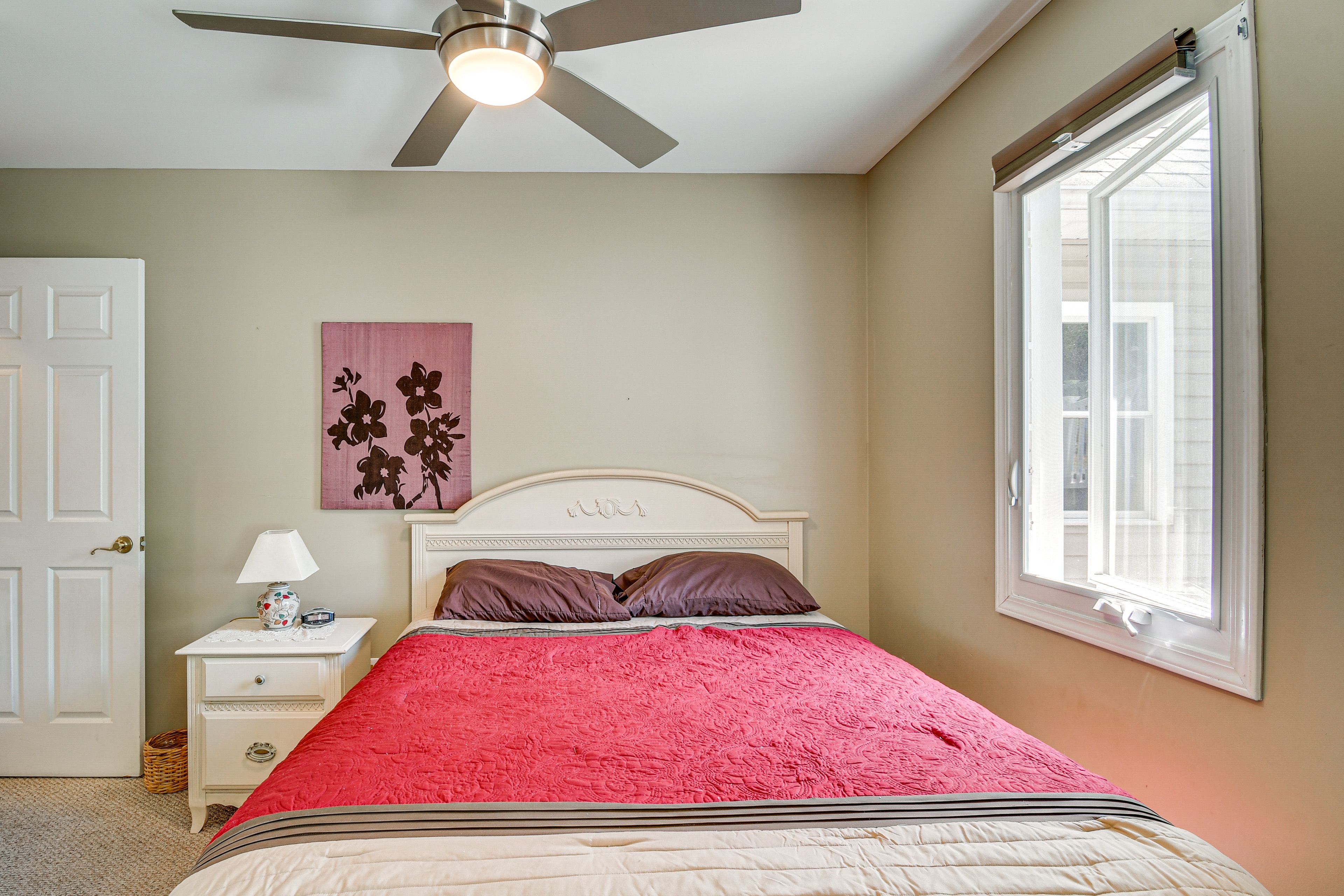 Bedroom 2 | Queen Bed | Main Level