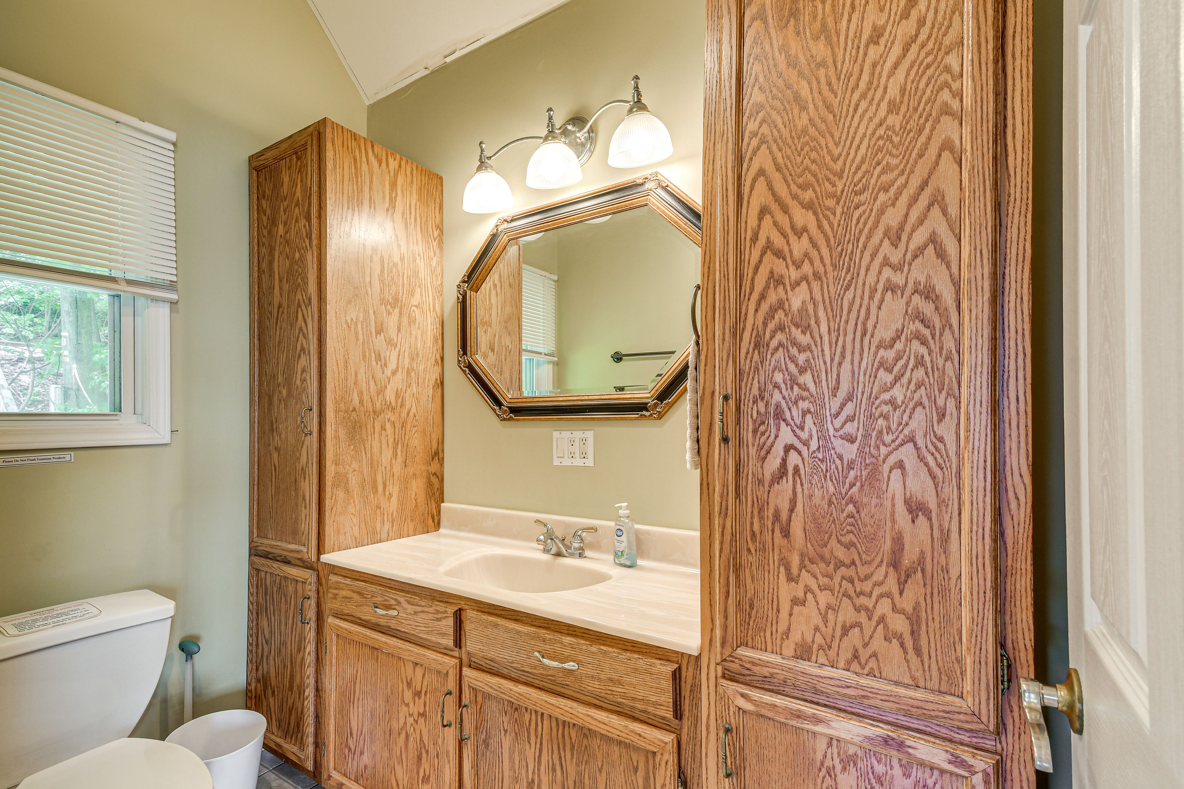 Full Bathroom | Upper Level