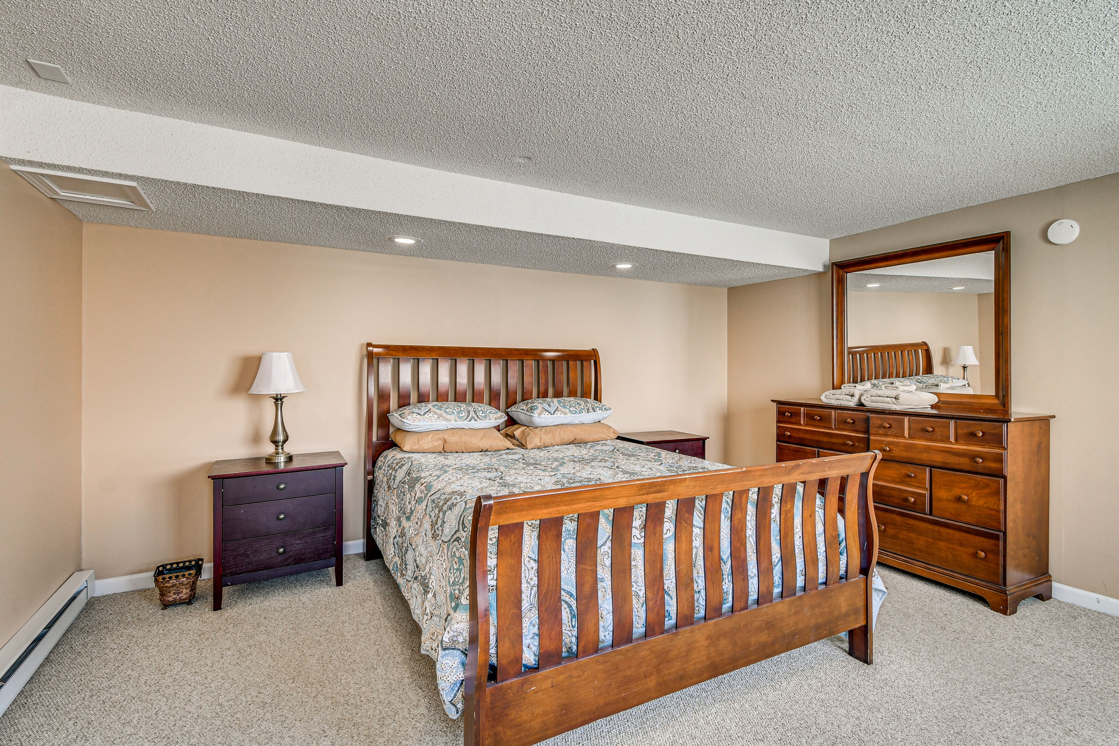 Bedroom 4 | Queen Bed | Lower Level
