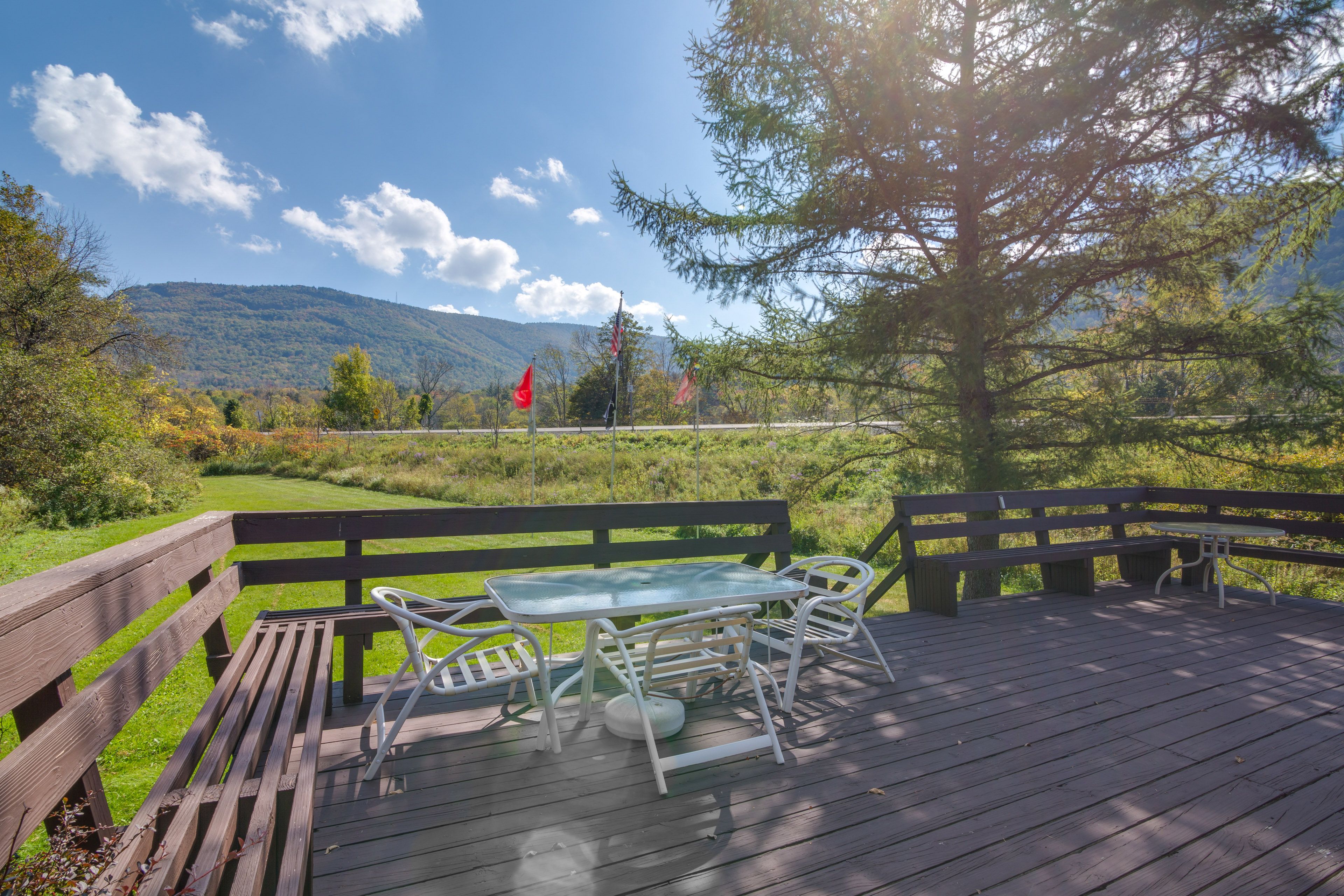 Hunter Vacation Rental | 3BR | 1.5BA | 1,051 Sq Ft | 3 Steps to Access