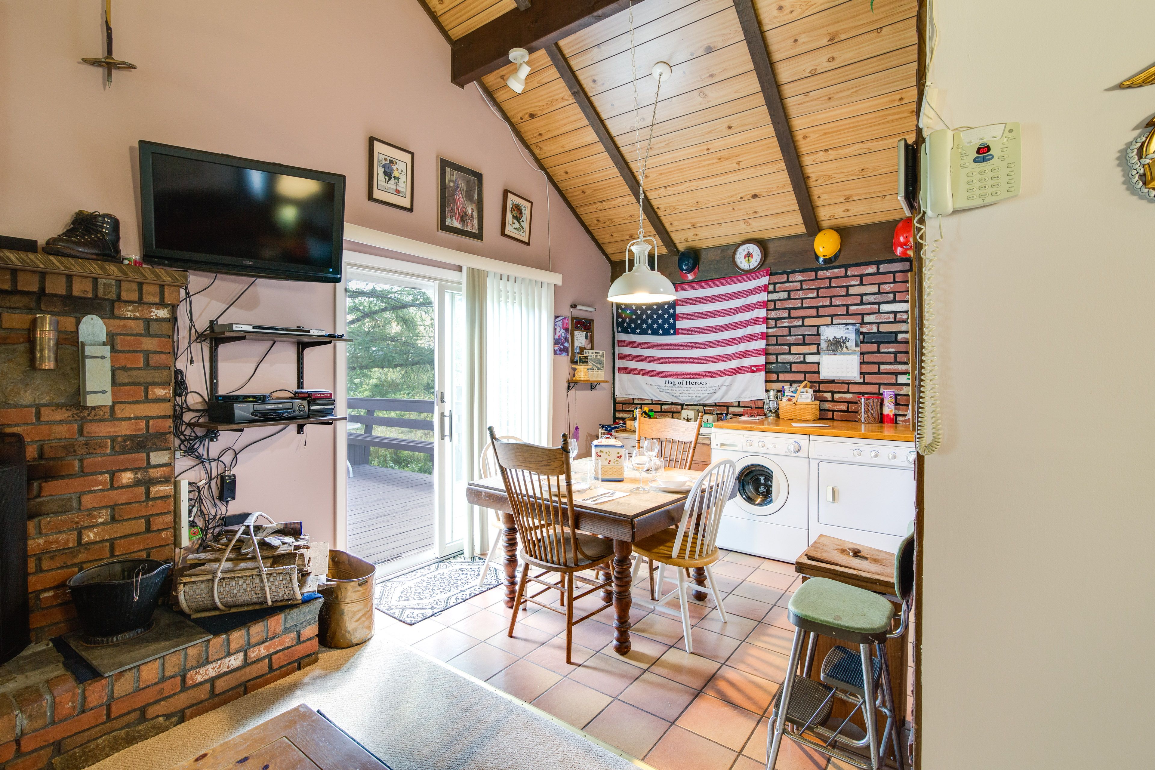 Dining Area | Dishes & Flatware Provided