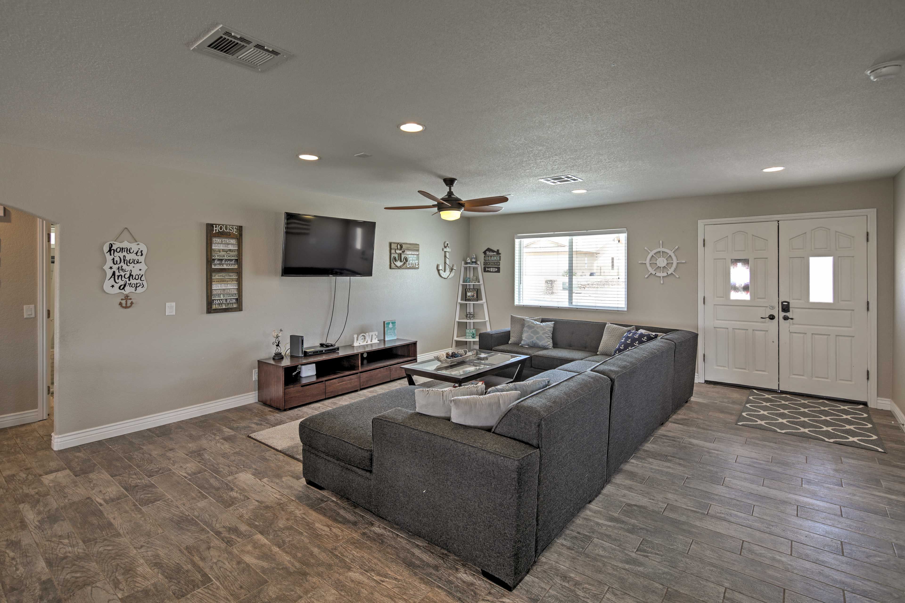 Living Room | Smart TV | Central A/C