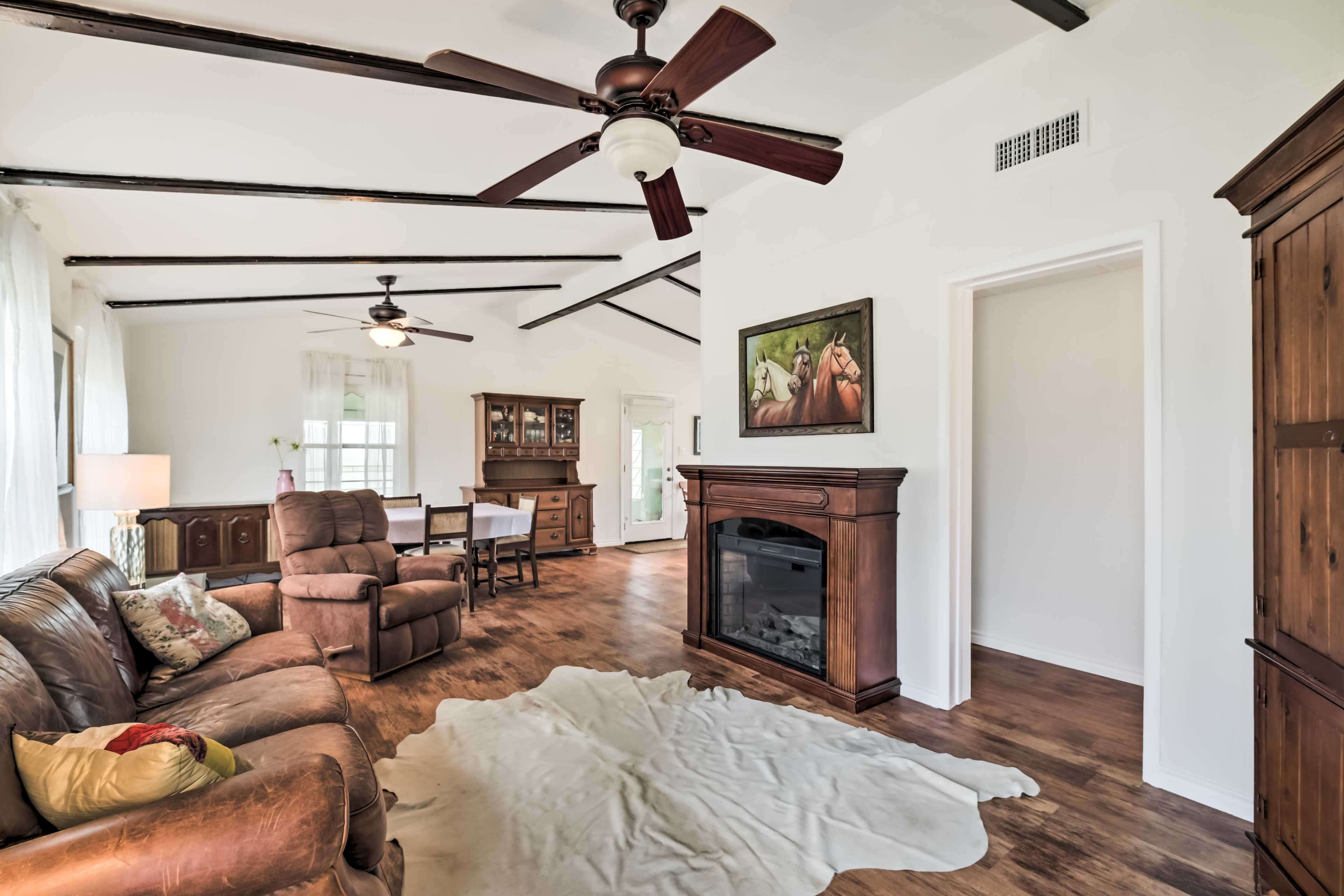 Carmine Vacation Rental | 2BR | 2BA | 1,500 Sq Ft | 2 Steps for Access
