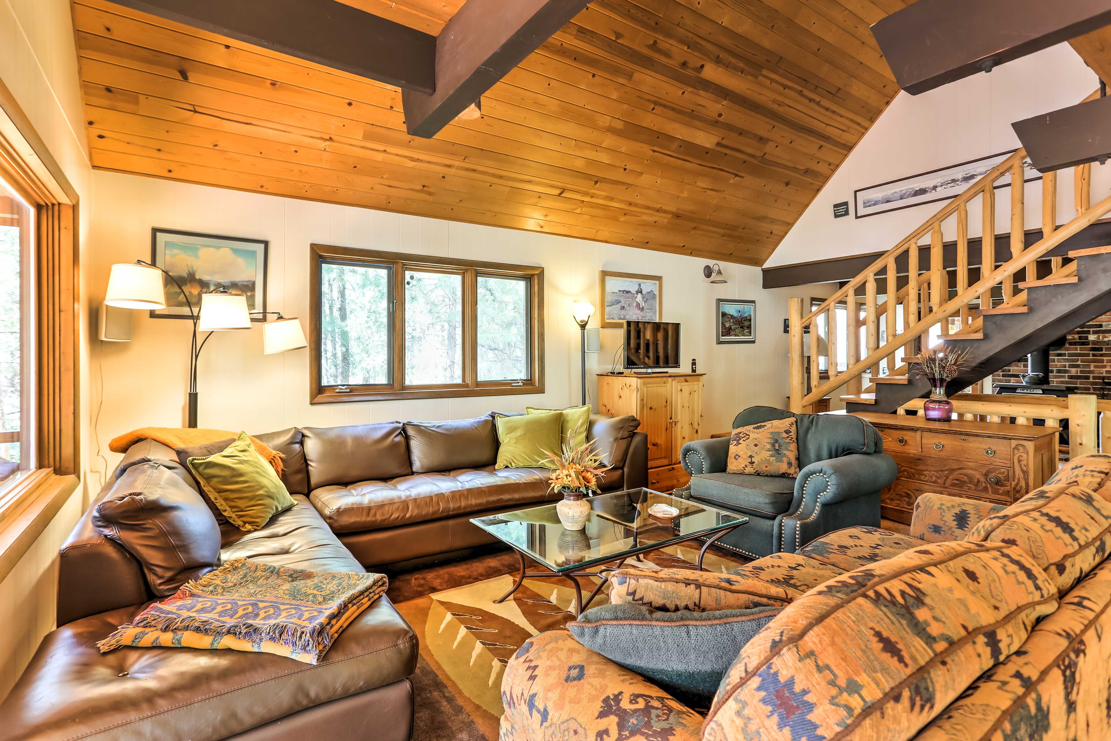Living Room | Free WiFi | Wood-Burning Stove