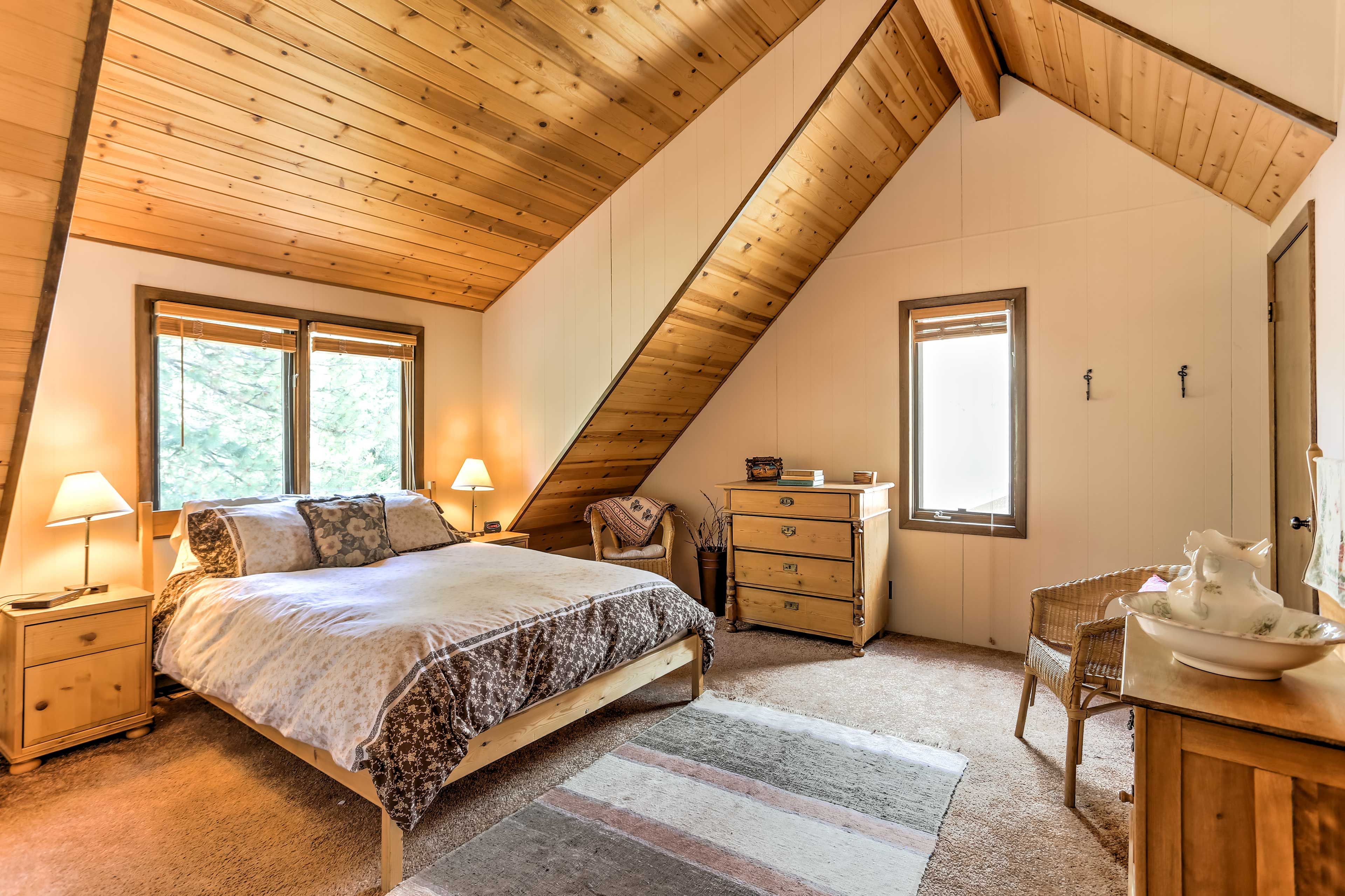 Bedroom 1 | Queen Bed | Linens Provided