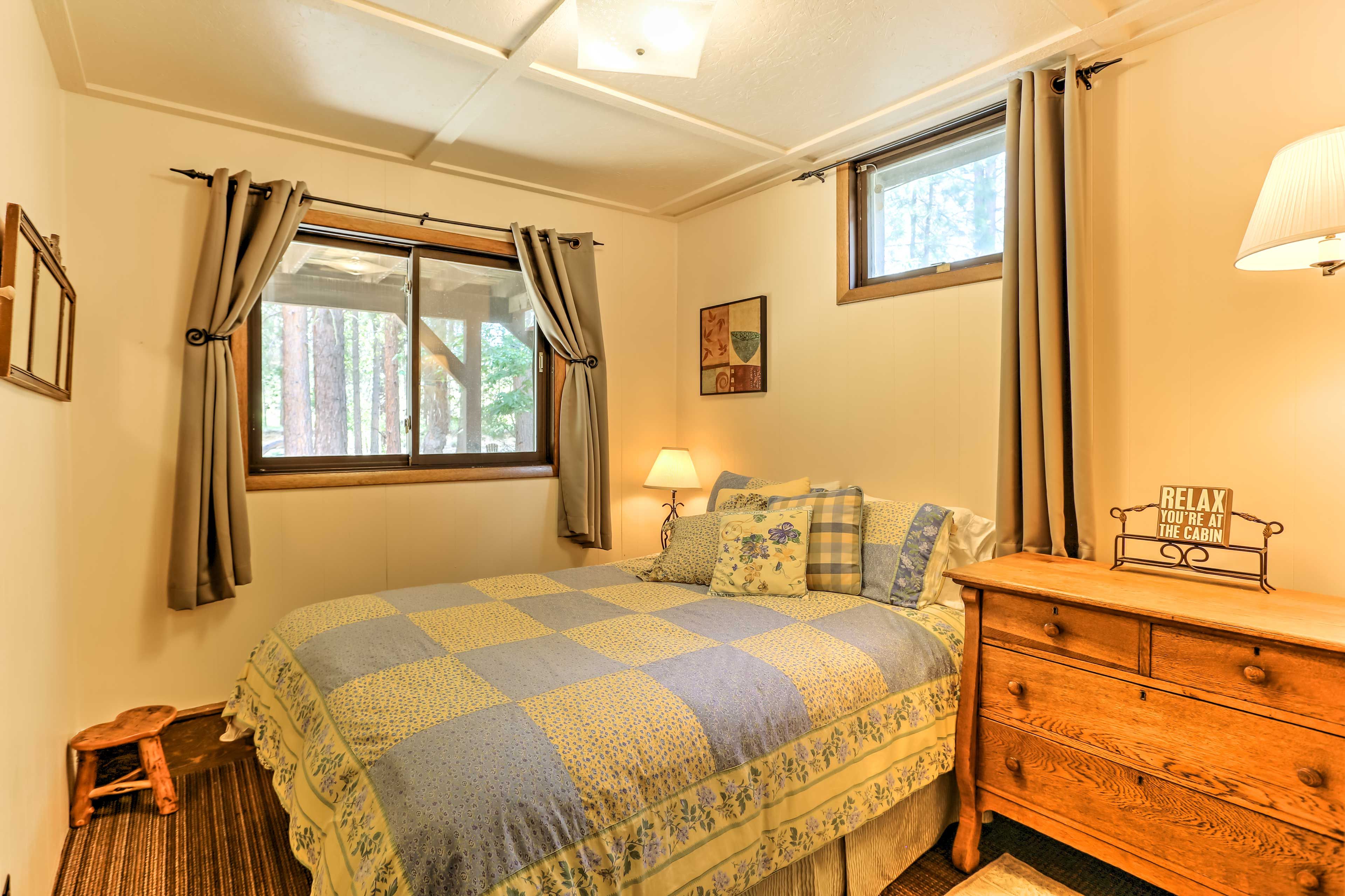Bedroom 2 | Queen Bed