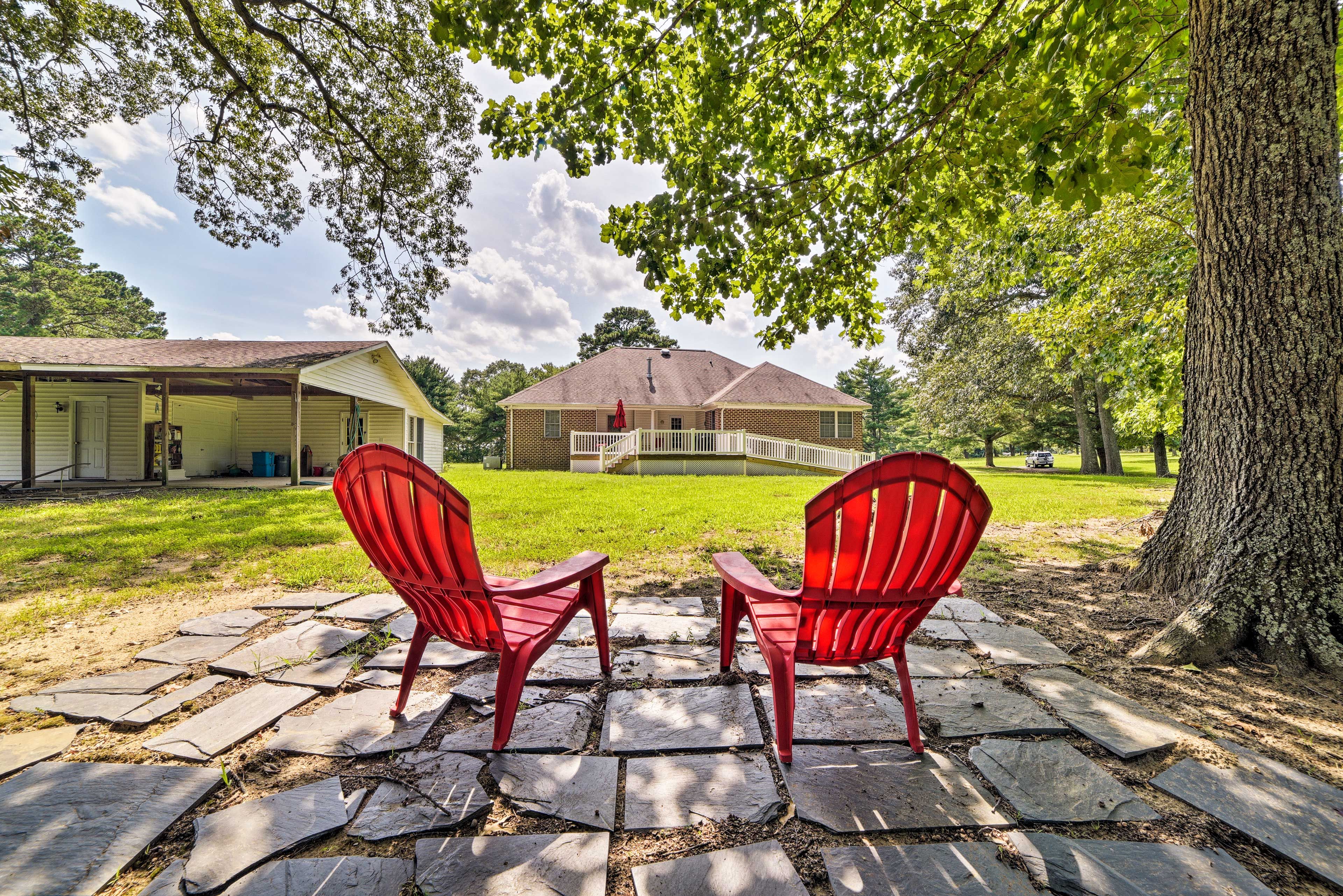 Kick back and relax in the spacious backyard!