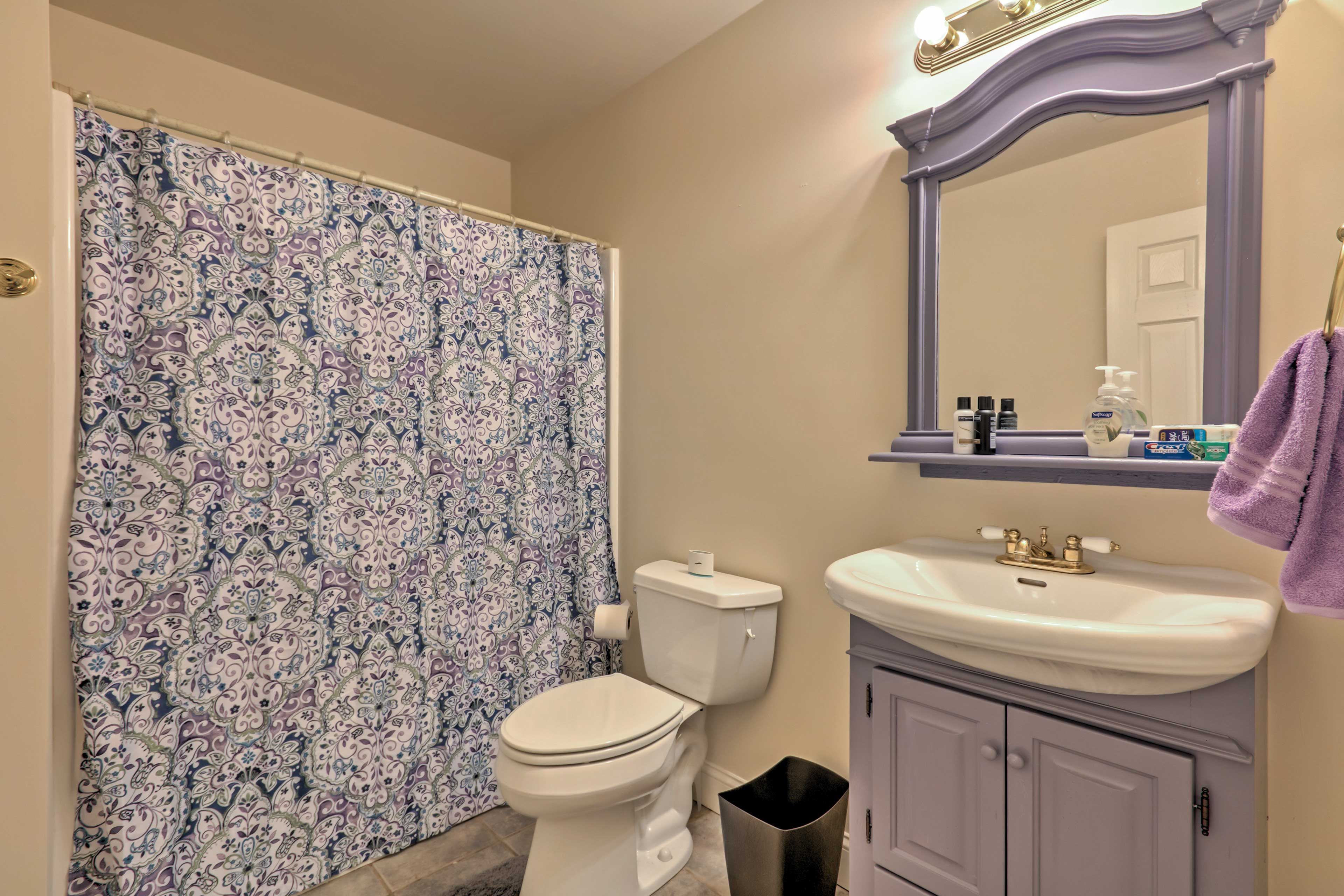 The home features 2.5 bathrooms for guests to use.