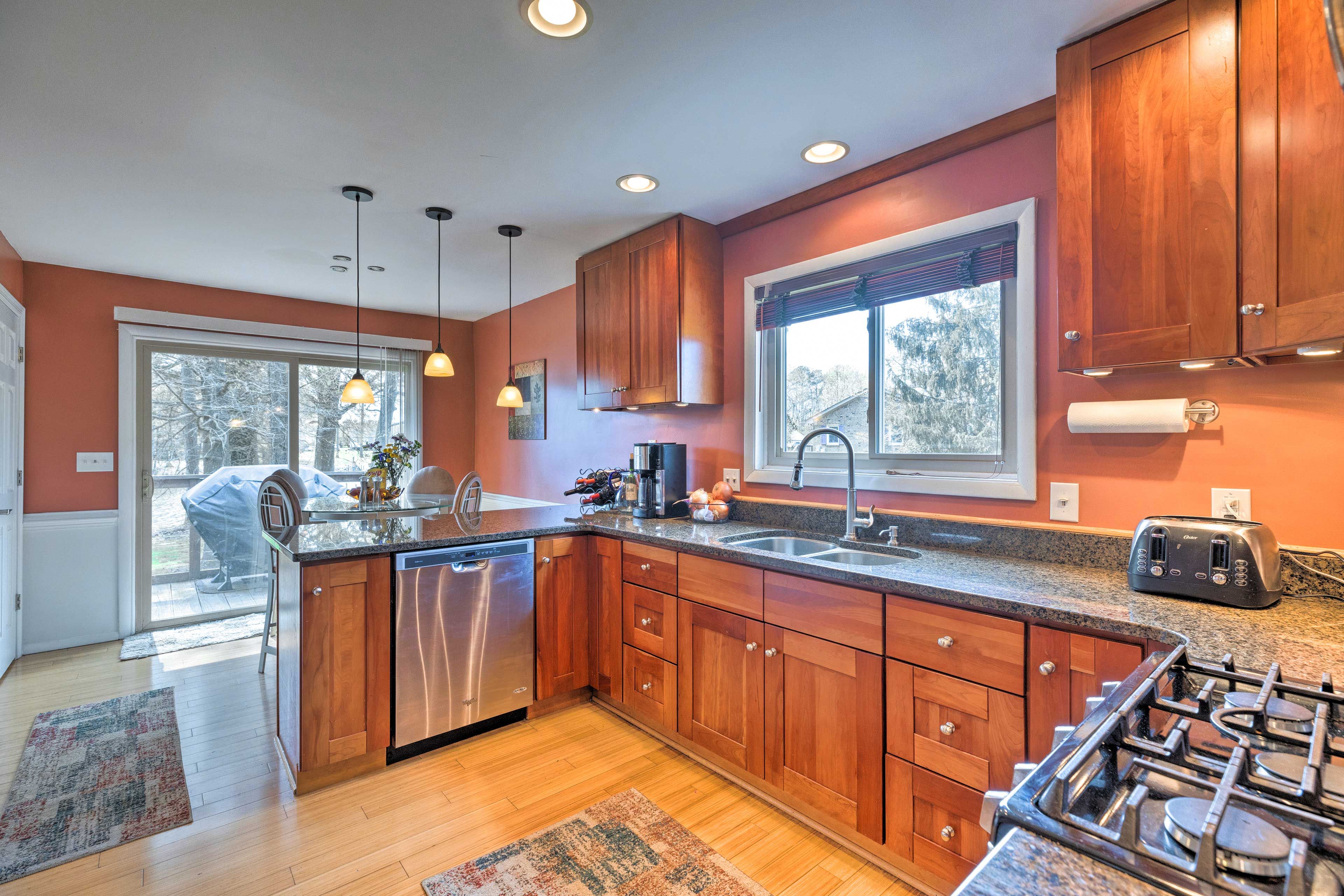 Fully Equipped Kitchen | Knife Set | Drip Coffee Maker