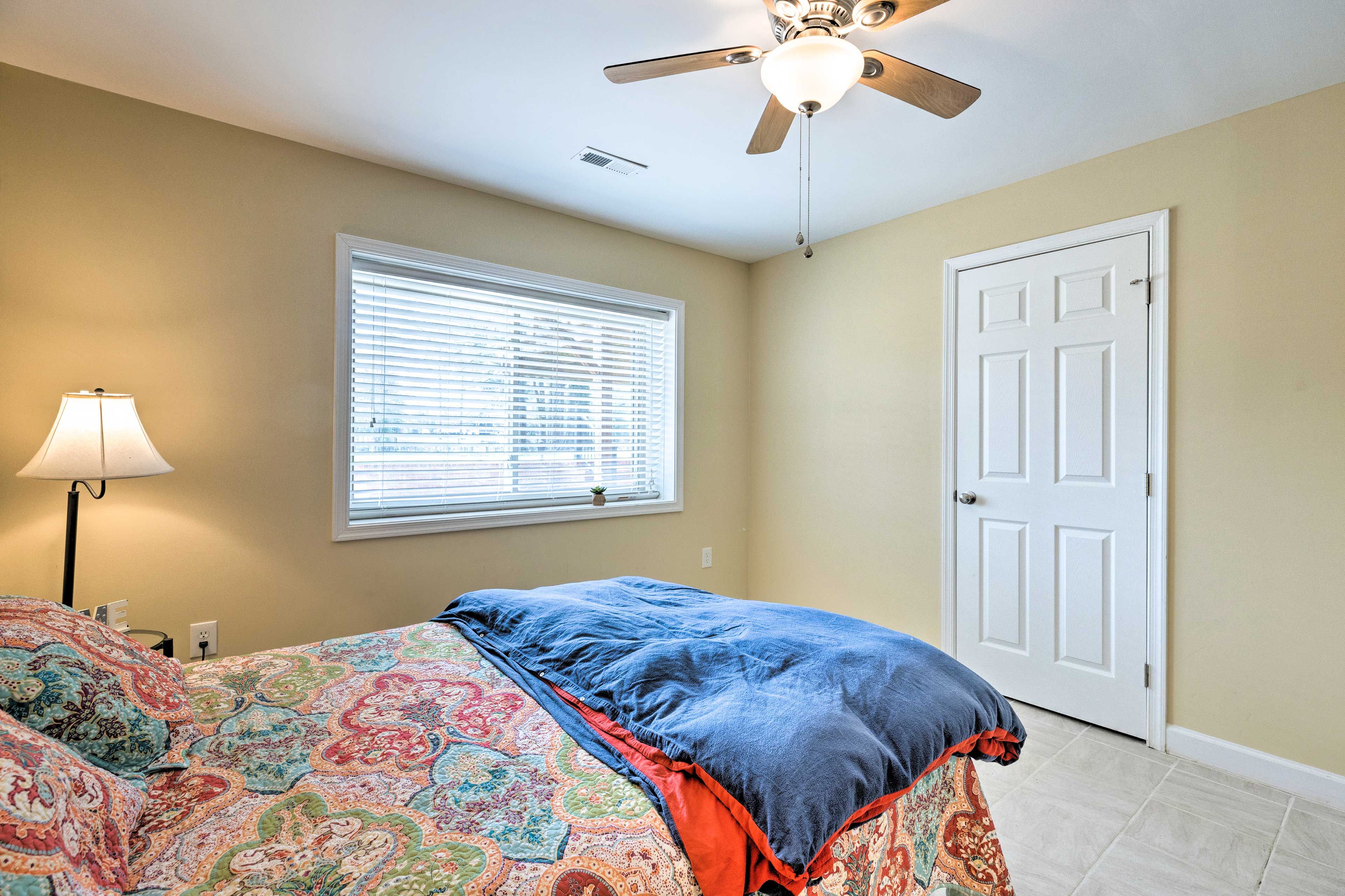 Bedroom 4 | Queen Bed