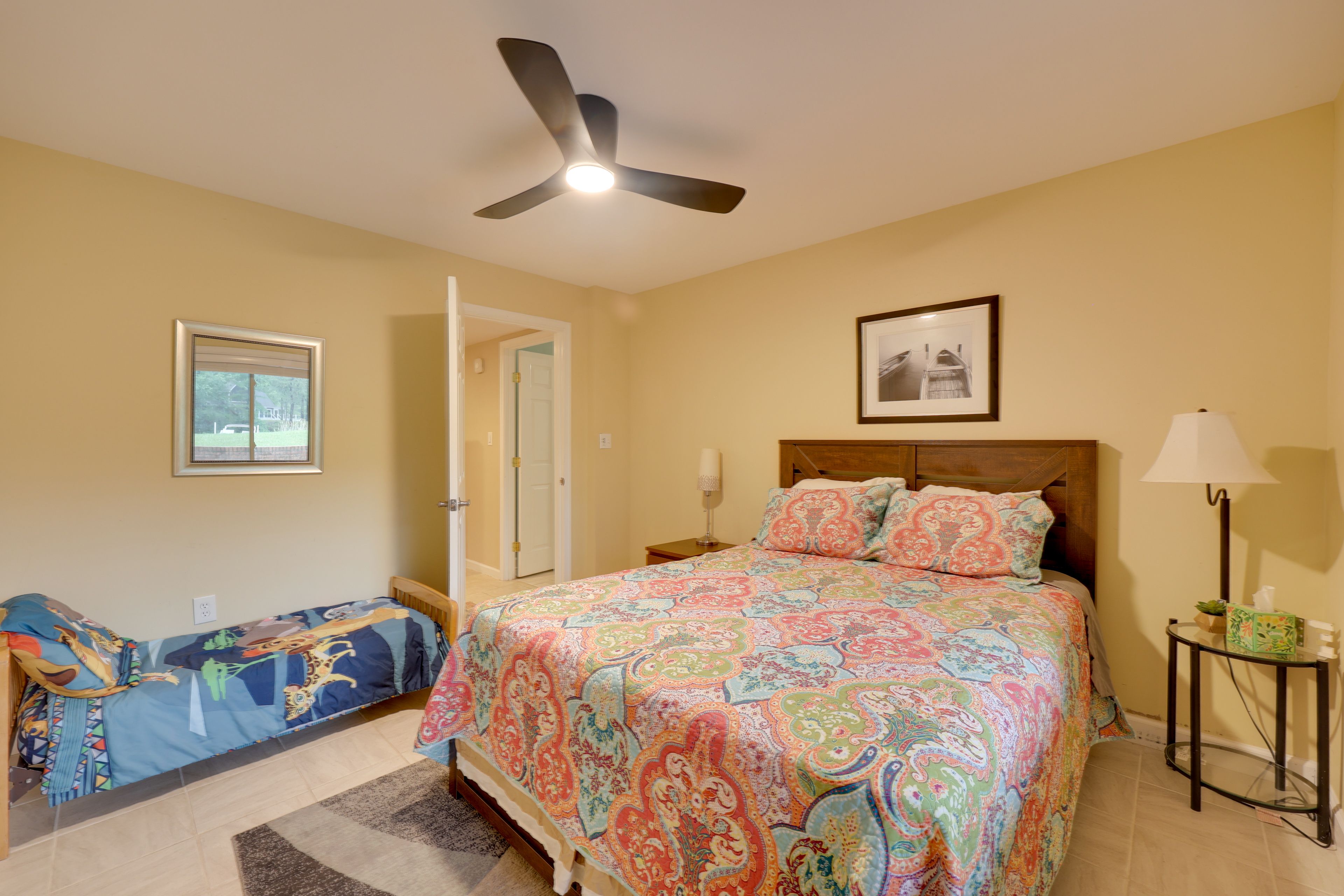 Bedroom 4 | Queen Bed | Toddler Bed