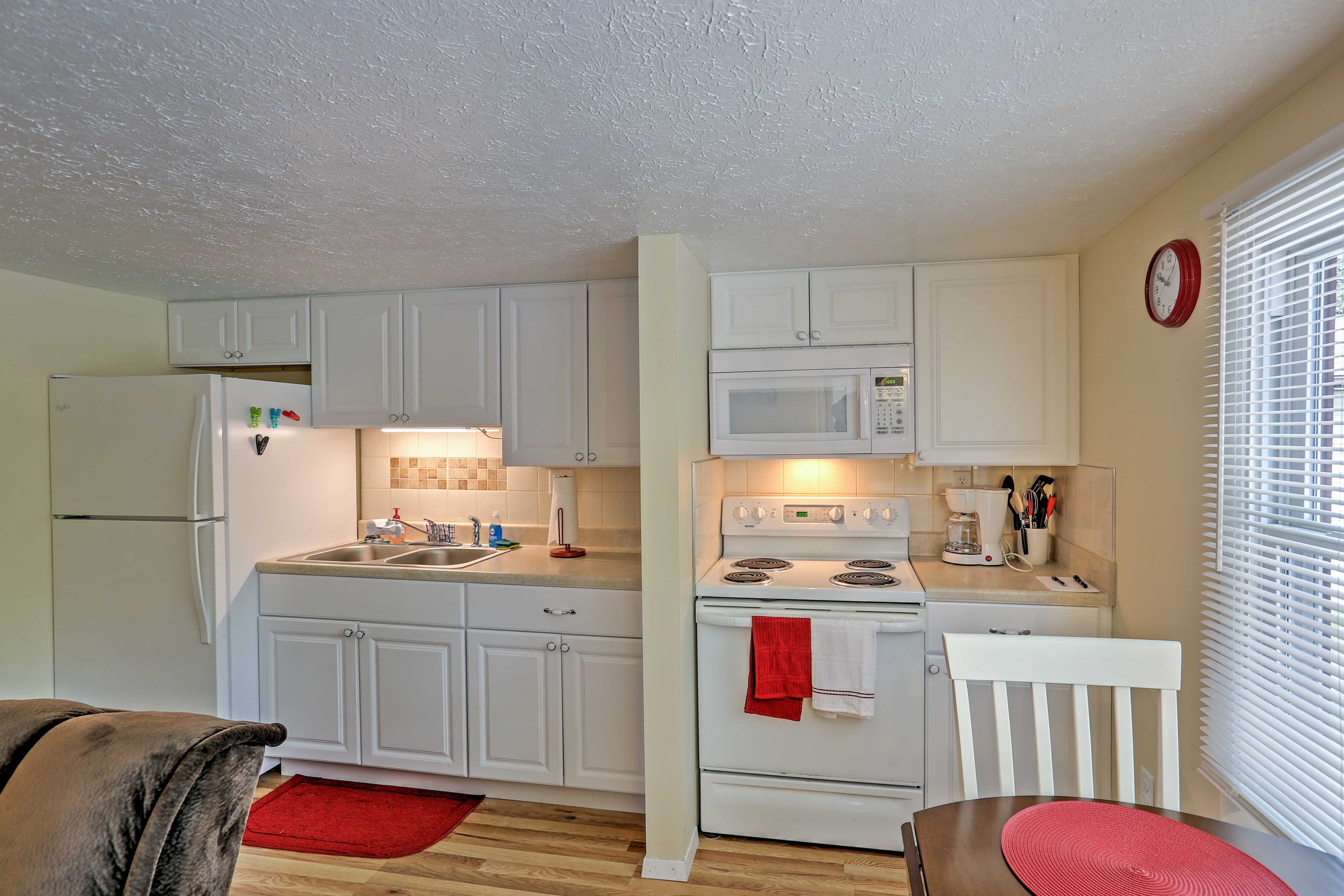 Prepare quick meals and snacks in the well-equipped kitchenette.