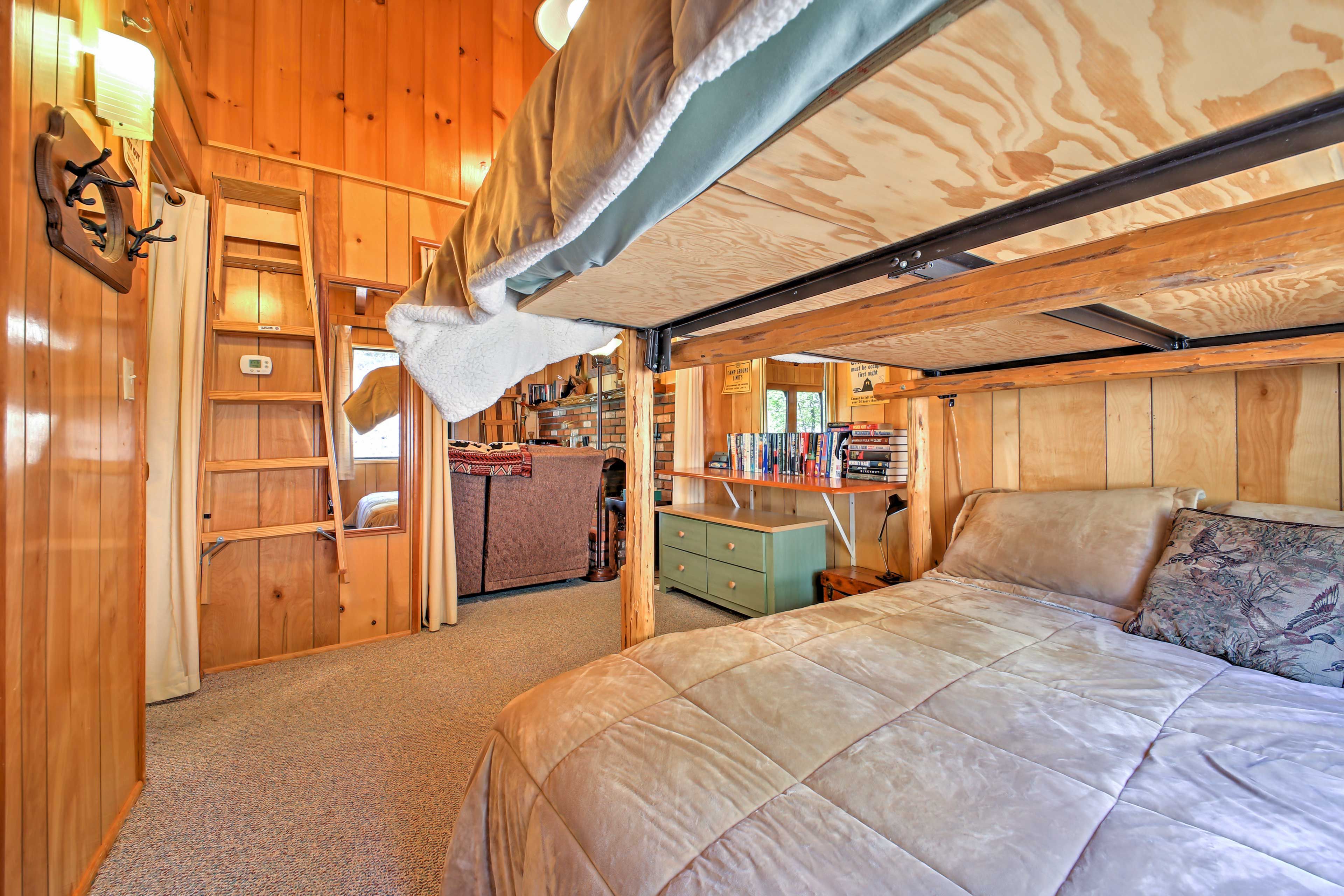Bedroom 2 | Queen Bunk Bed