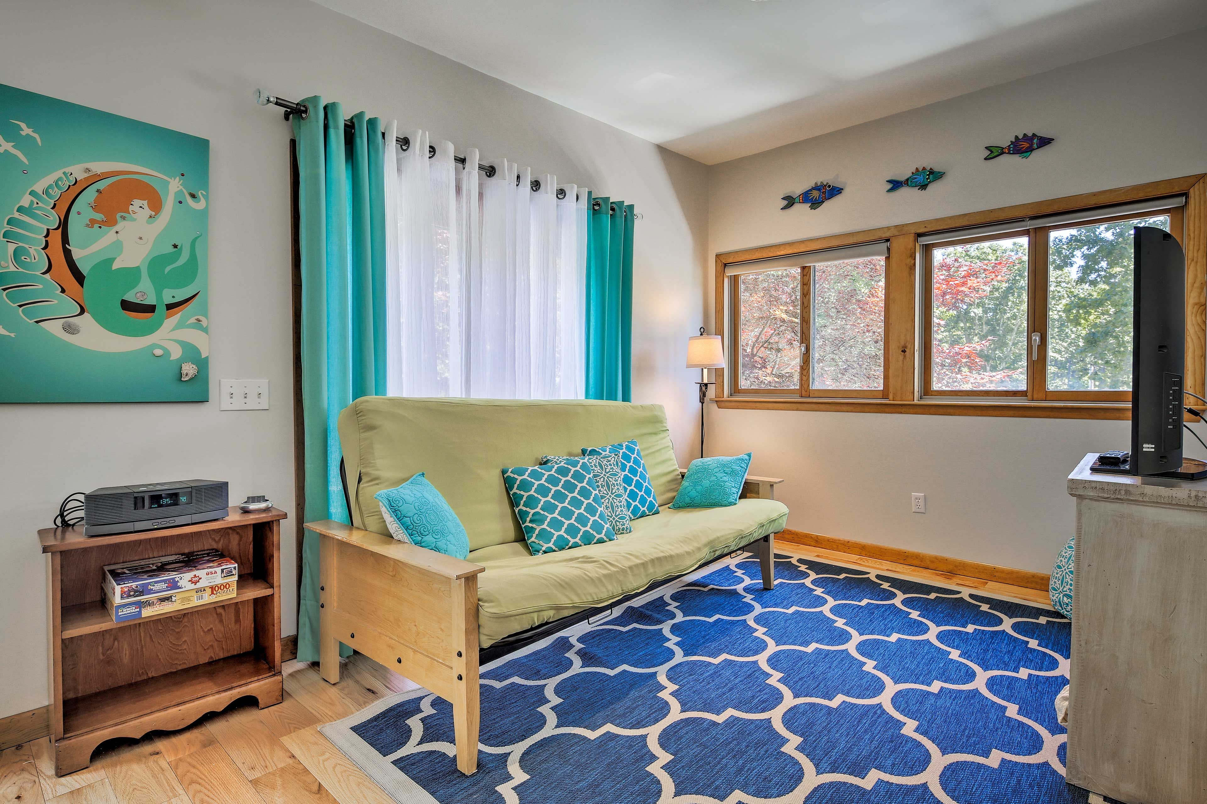 Living Room | Queen Futon | Fireplace (Decorative Only) | Deck Access