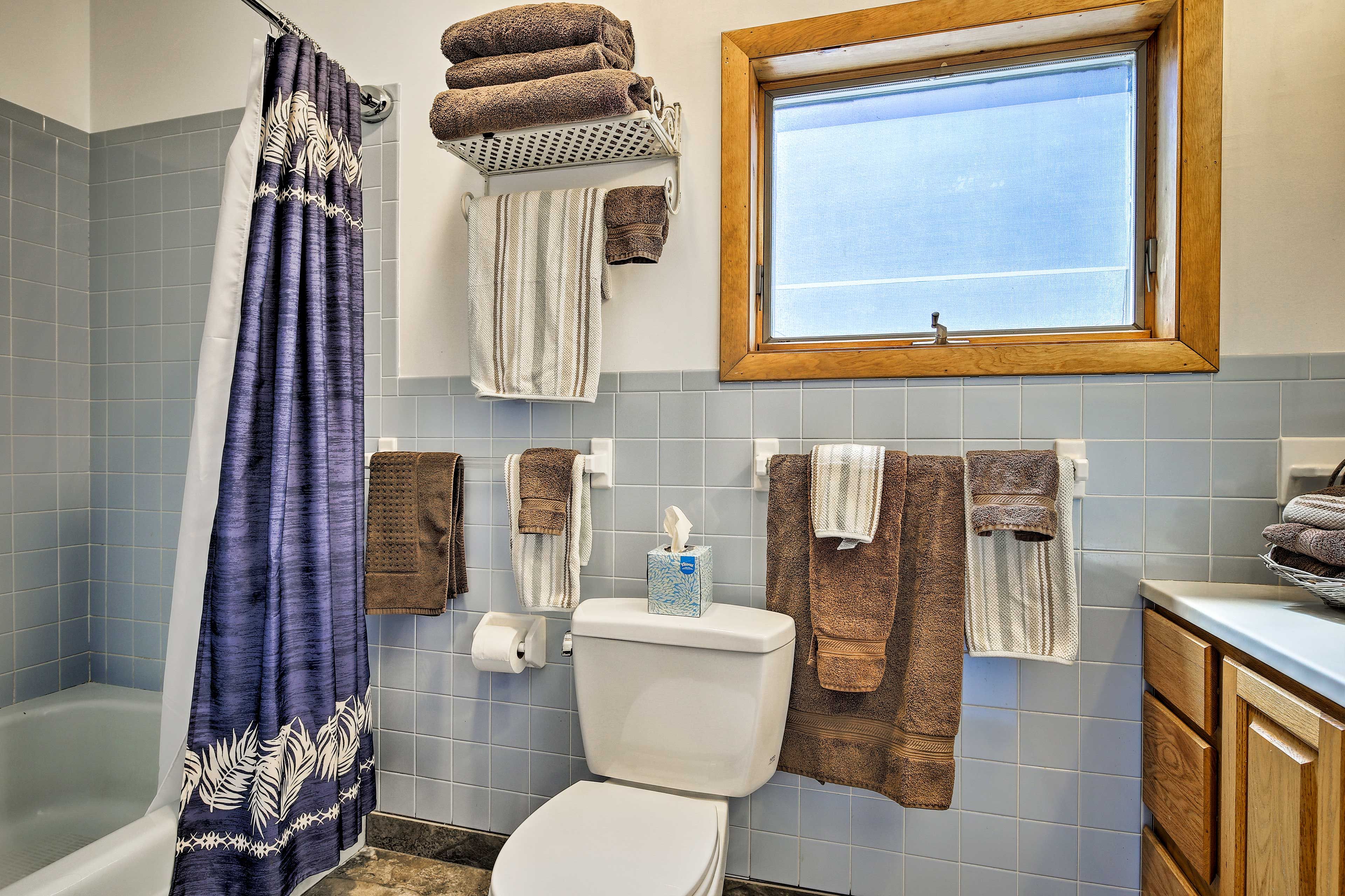 Full Bathroom | Linens & Towels | Hair Dryer | Beach Towels | Iron & Board